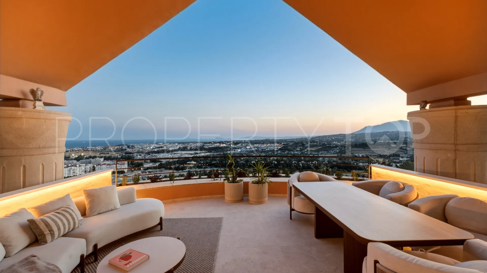 Duplex penthouse for sale in Magna Marbella with 3 bedrooms