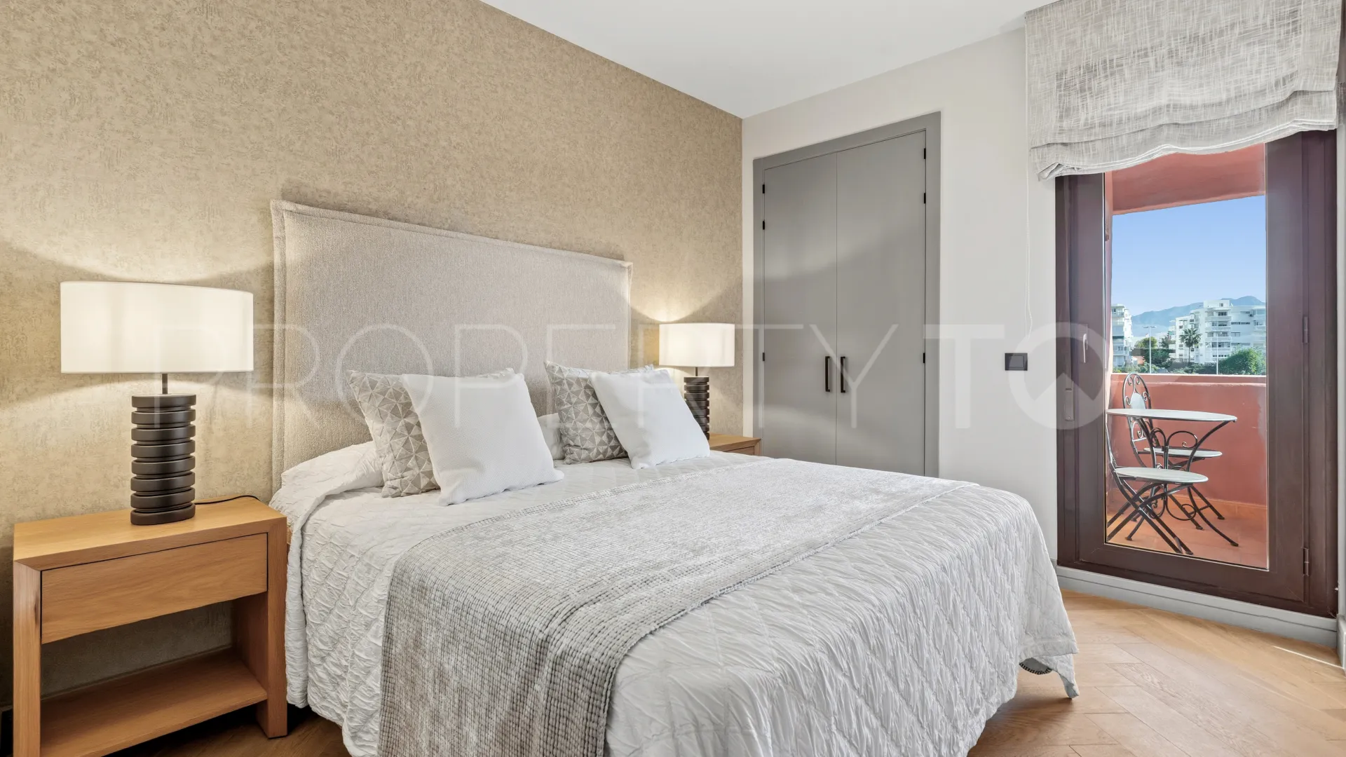 Atico duplex en venta de 3 dormitorios en Beach Side New Golden Mile