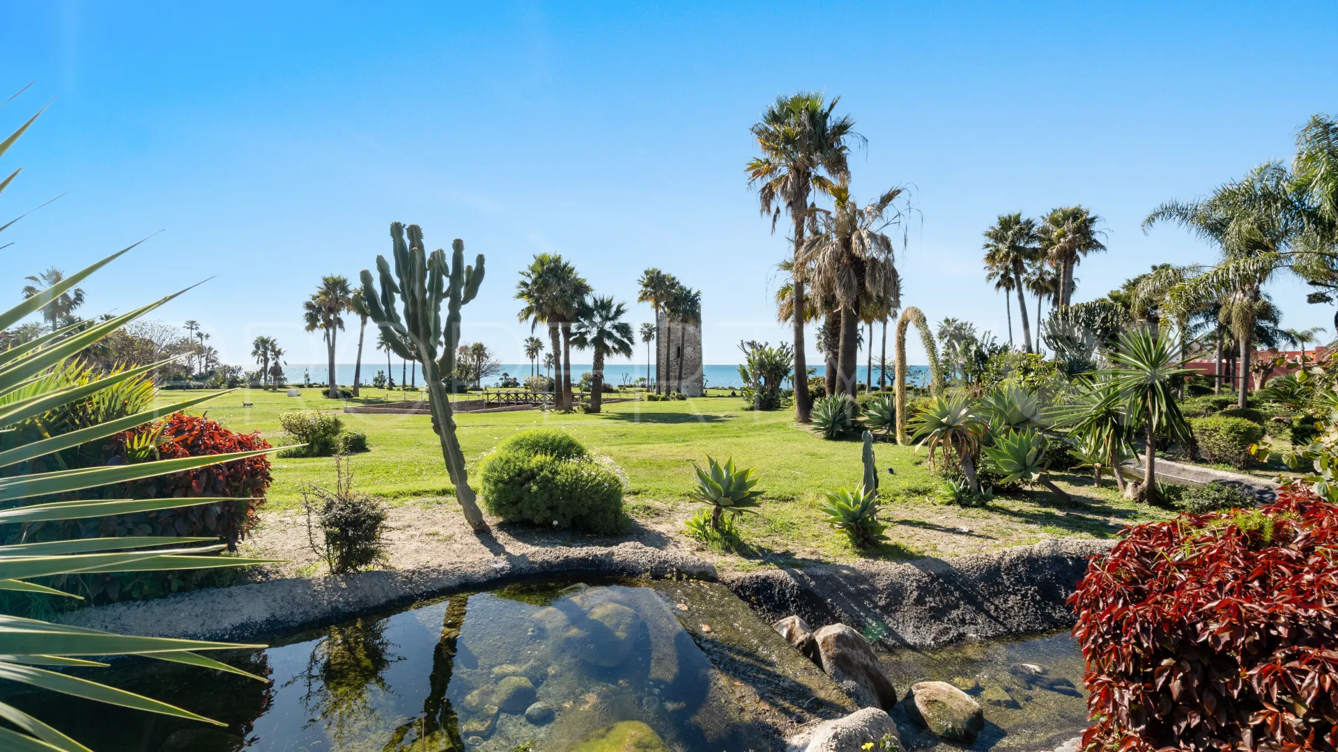 Atico duplex en venta de 3 dormitorios en Beach Side New Golden Mile