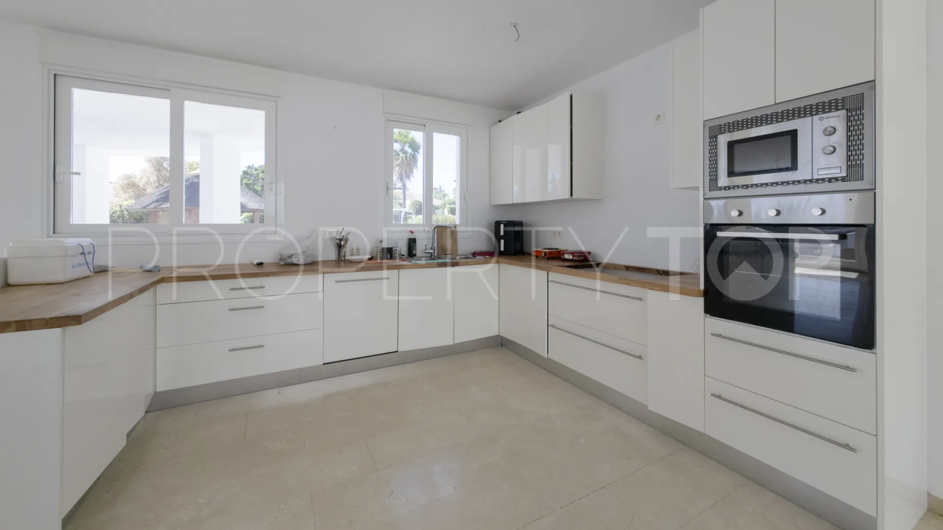 Villa de 4 dormitorios en venta en El Paraiso