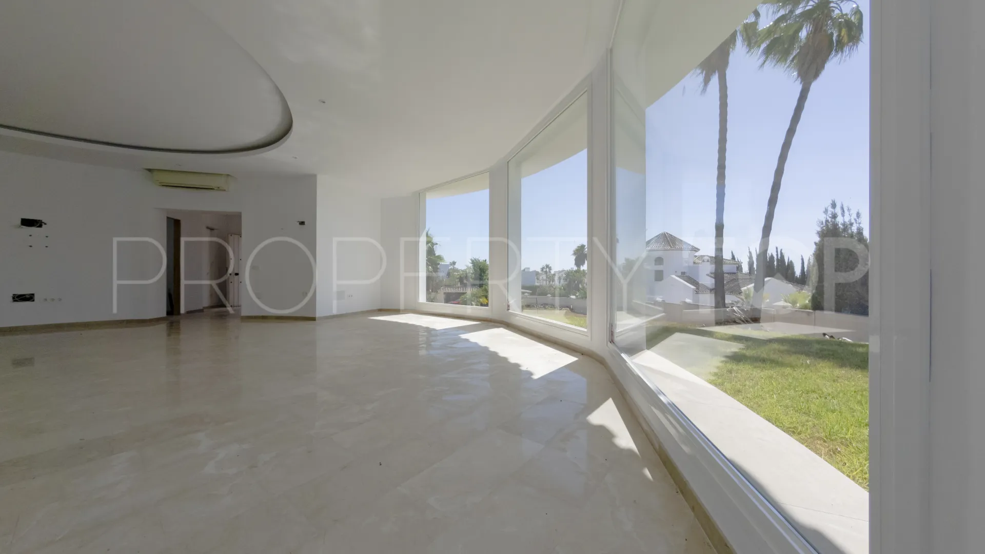 Villa de 4 dormitorios en venta en El Paraiso