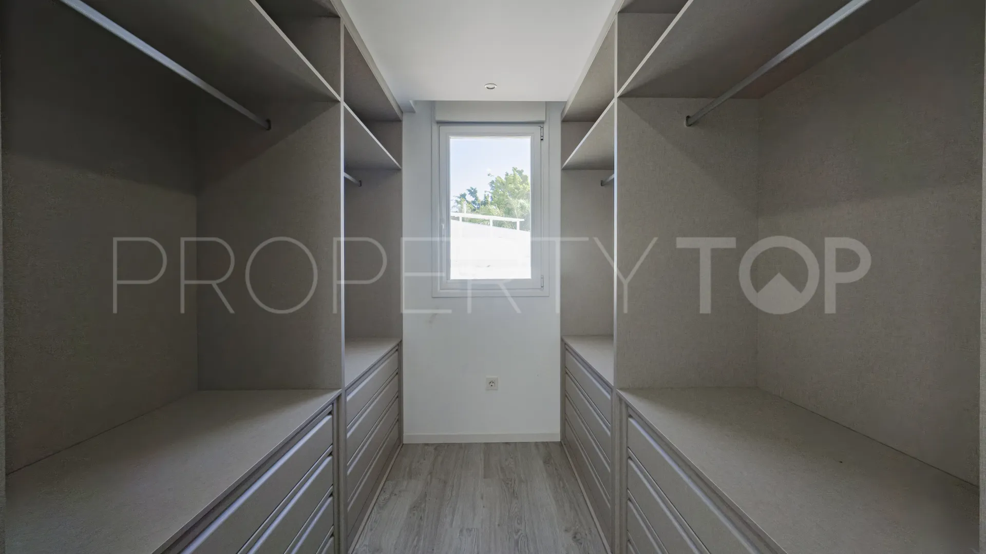 Villa de 4 dormitorios en venta en El Paraiso