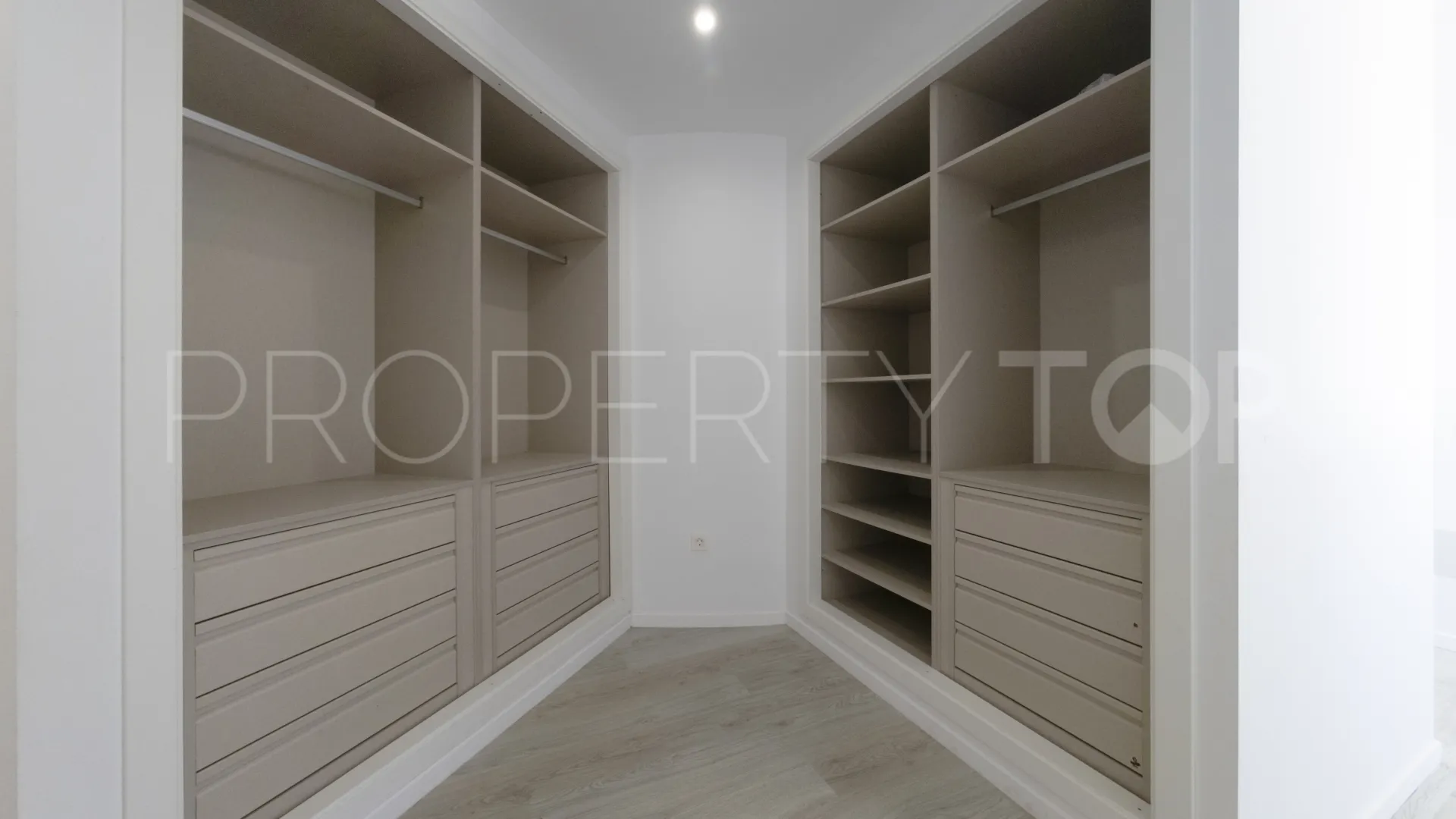 Villa de 4 dormitorios en venta en El Paraiso