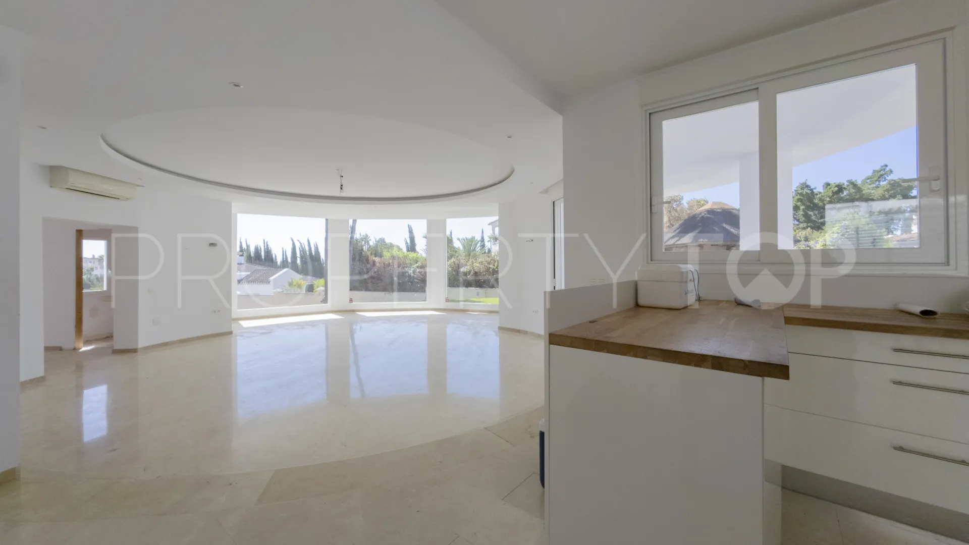 Villa de 4 dormitorios en venta en El Paraiso
