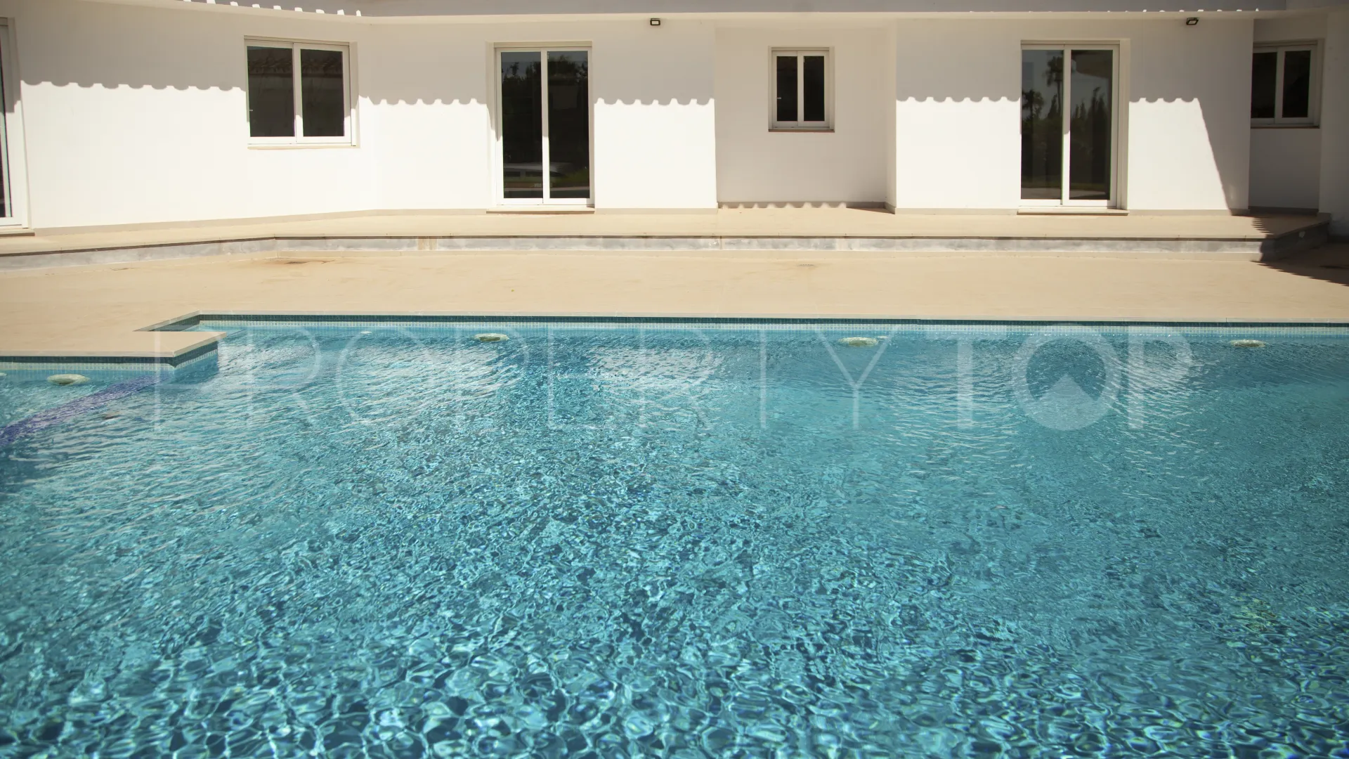Villa de 4 dormitorios en venta en El Paraiso