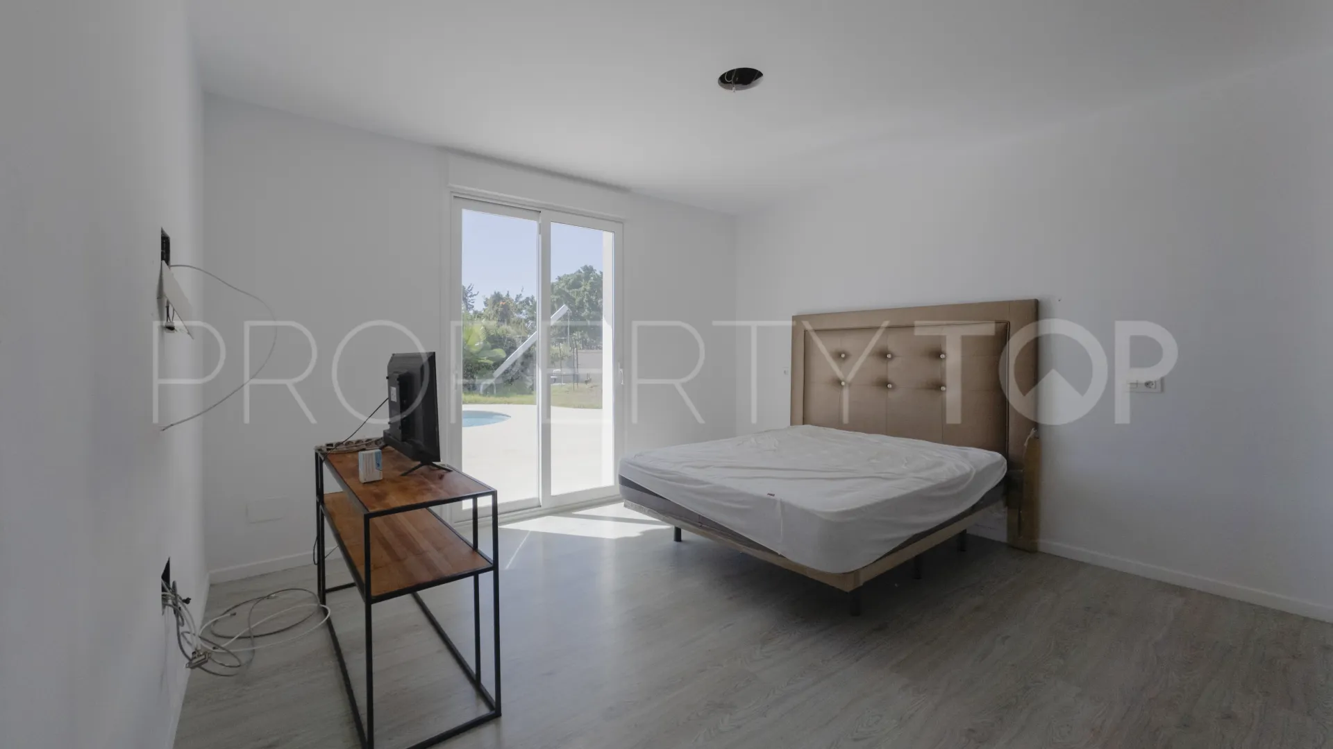 Villa de 4 dormitorios en venta en El Paraiso