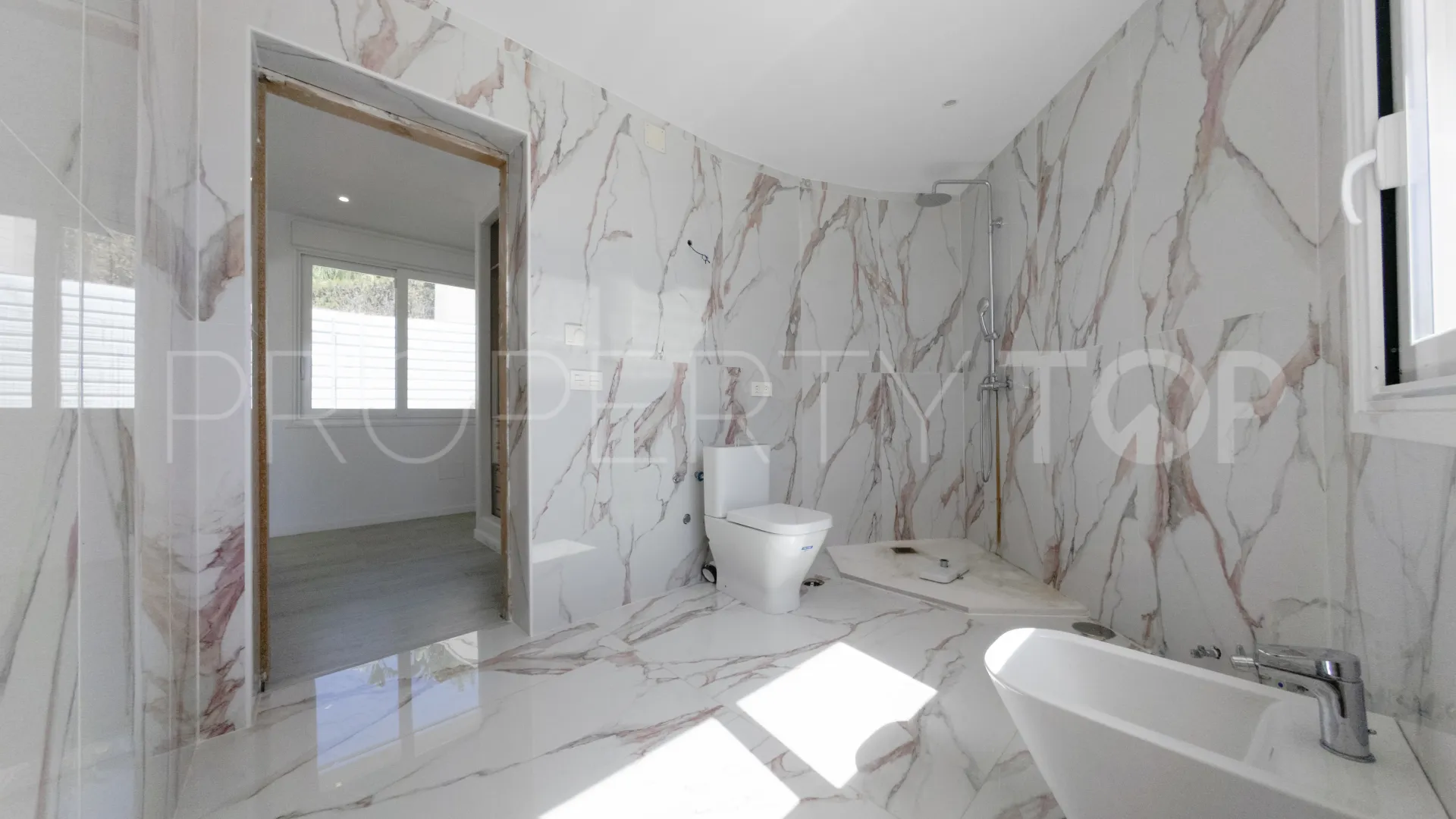 Villa de 4 dormitorios en venta en El Paraiso