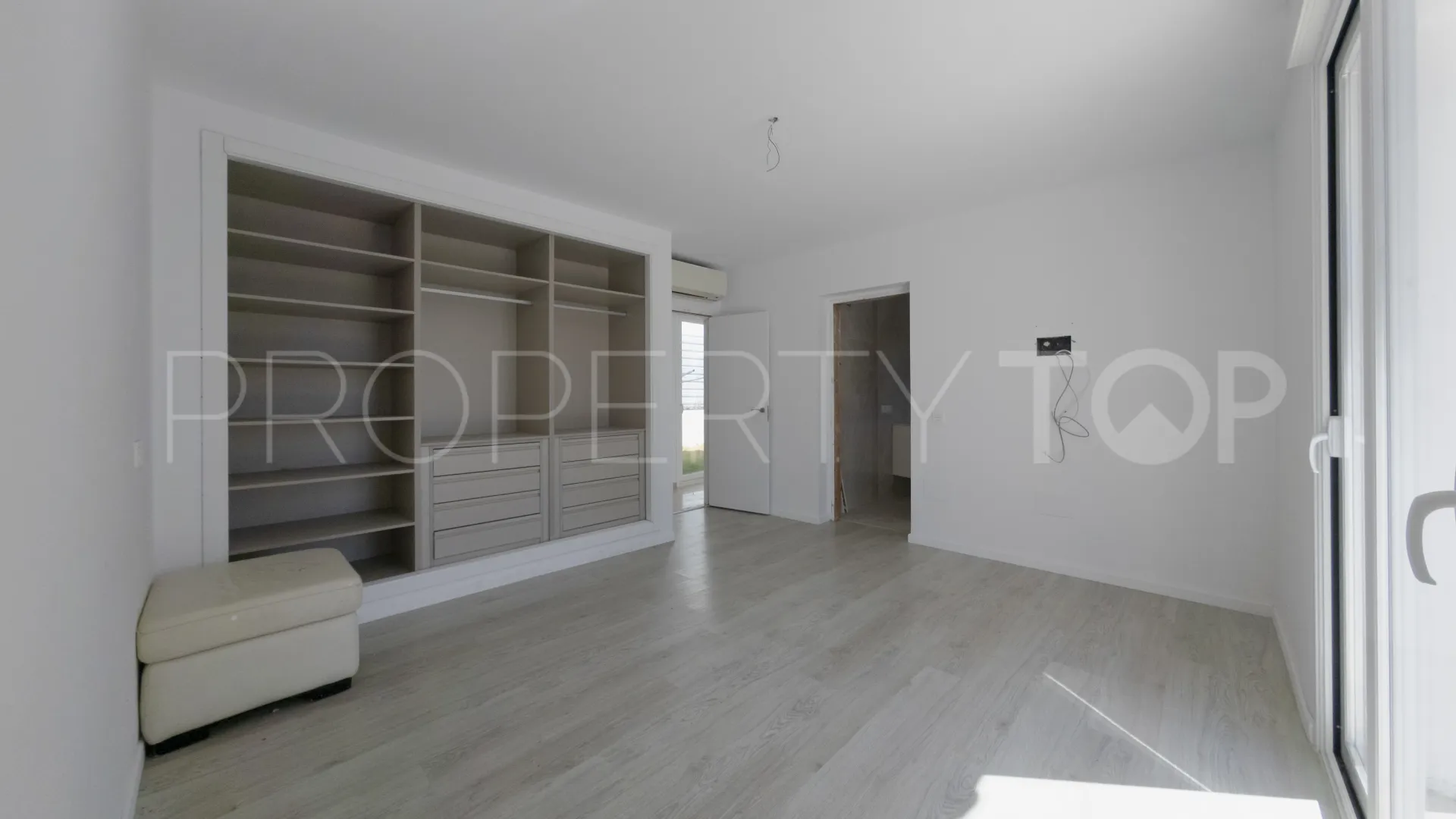 Villa de 4 dormitorios en venta en El Paraiso