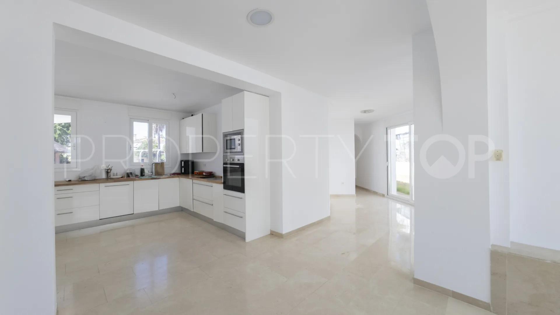 Villa de 4 dormitorios en venta en El Paraiso
