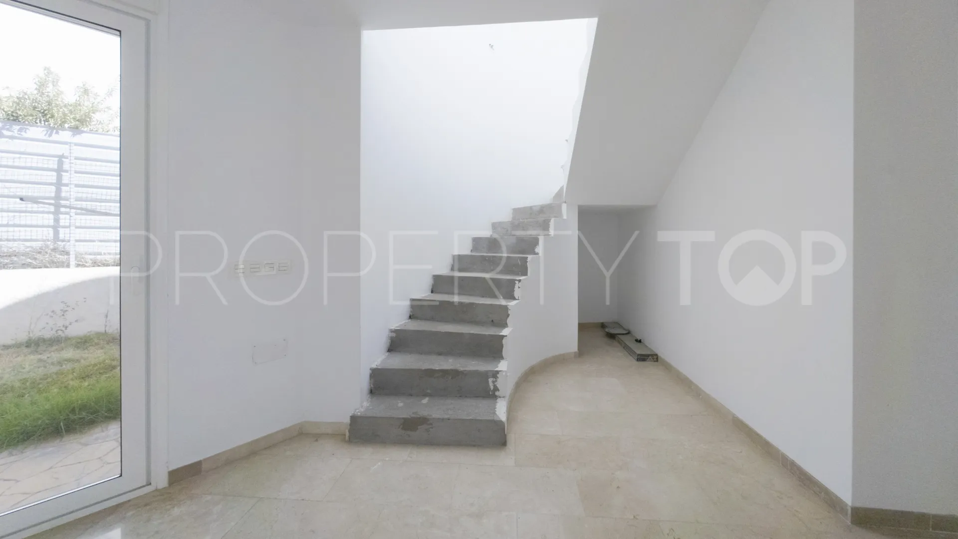 Villa de 4 dormitorios en venta en El Paraiso