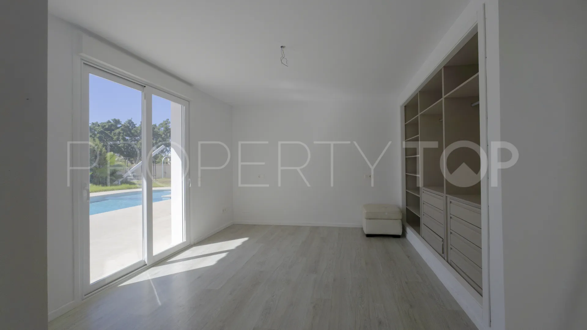 Villa de 4 dormitorios en venta en El Paraiso