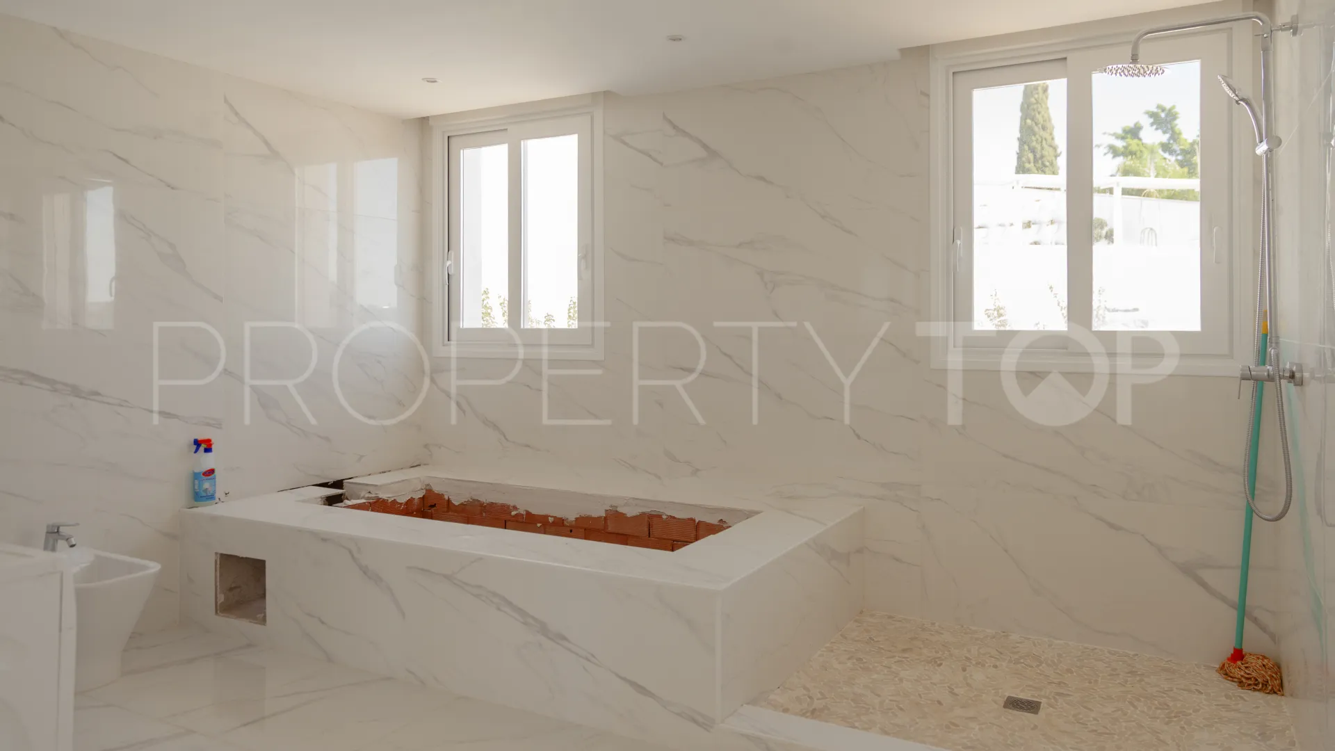 Villa de 4 dormitorios en venta en El Paraiso