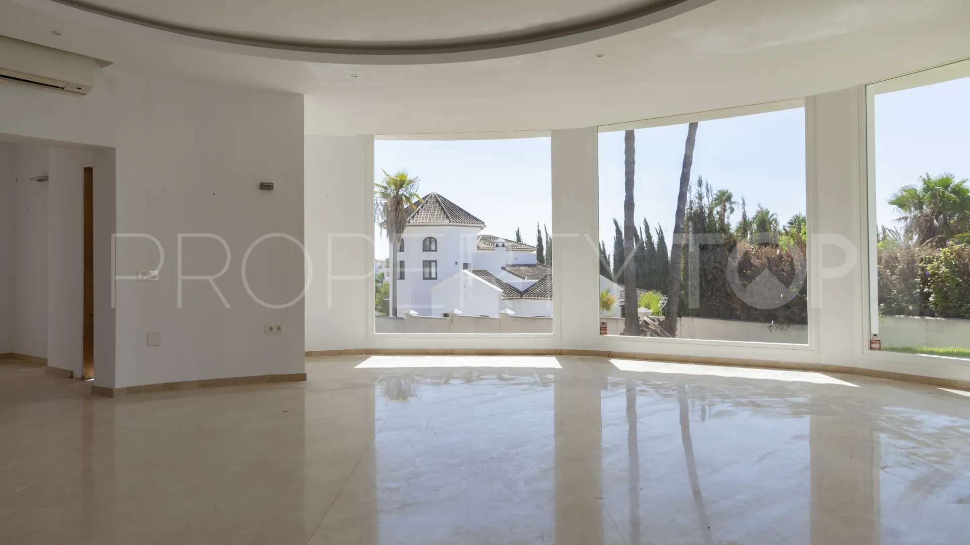 Villa de 4 dormitorios en venta en El Paraiso