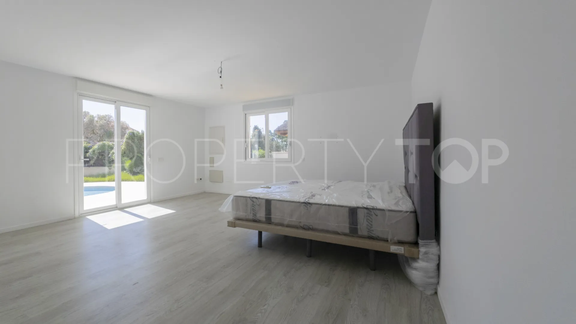 Villa de 4 dormitorios en venta en El Paraiso