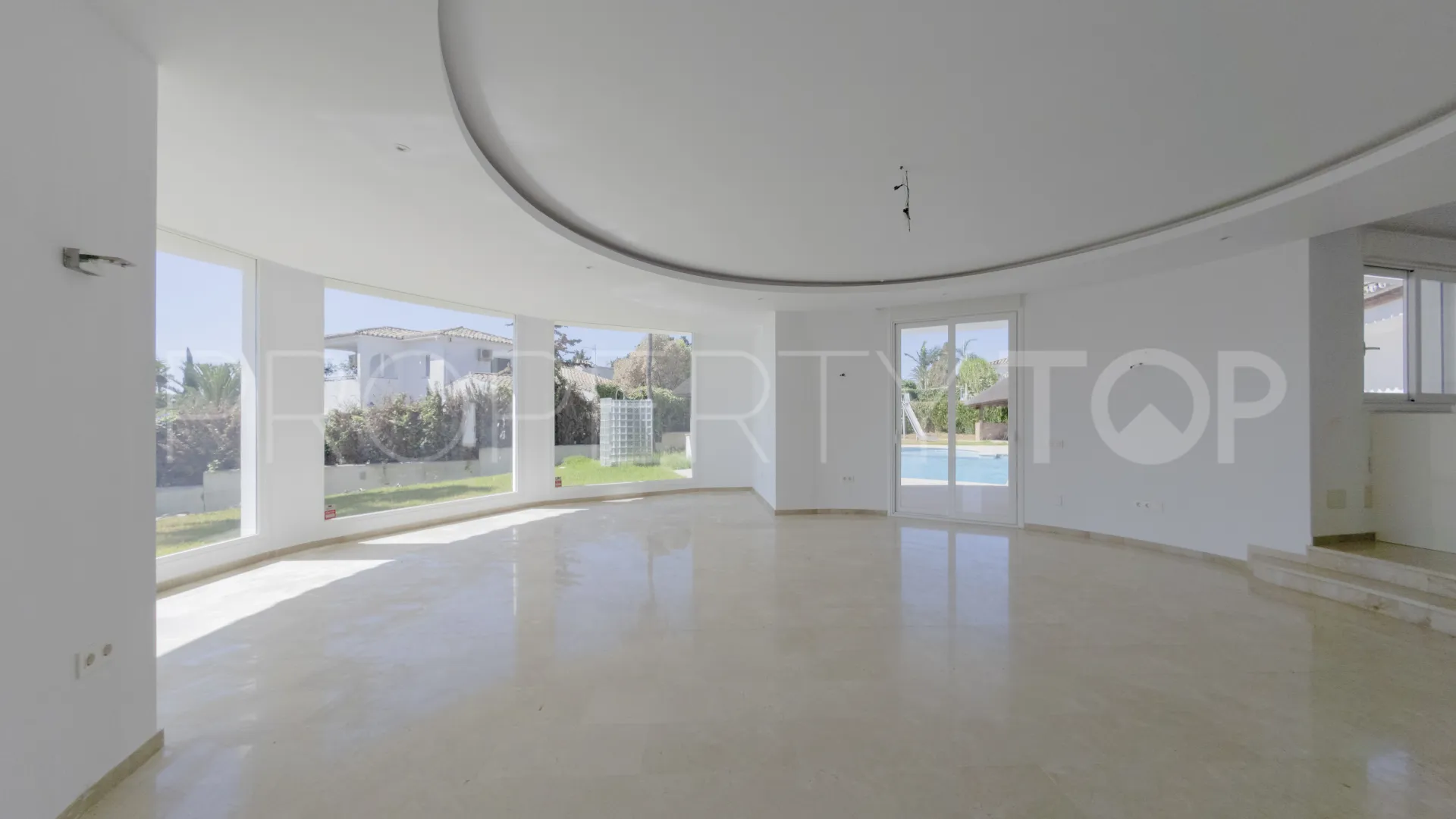Villa de 4 dormitorios en venta en El Paraiso