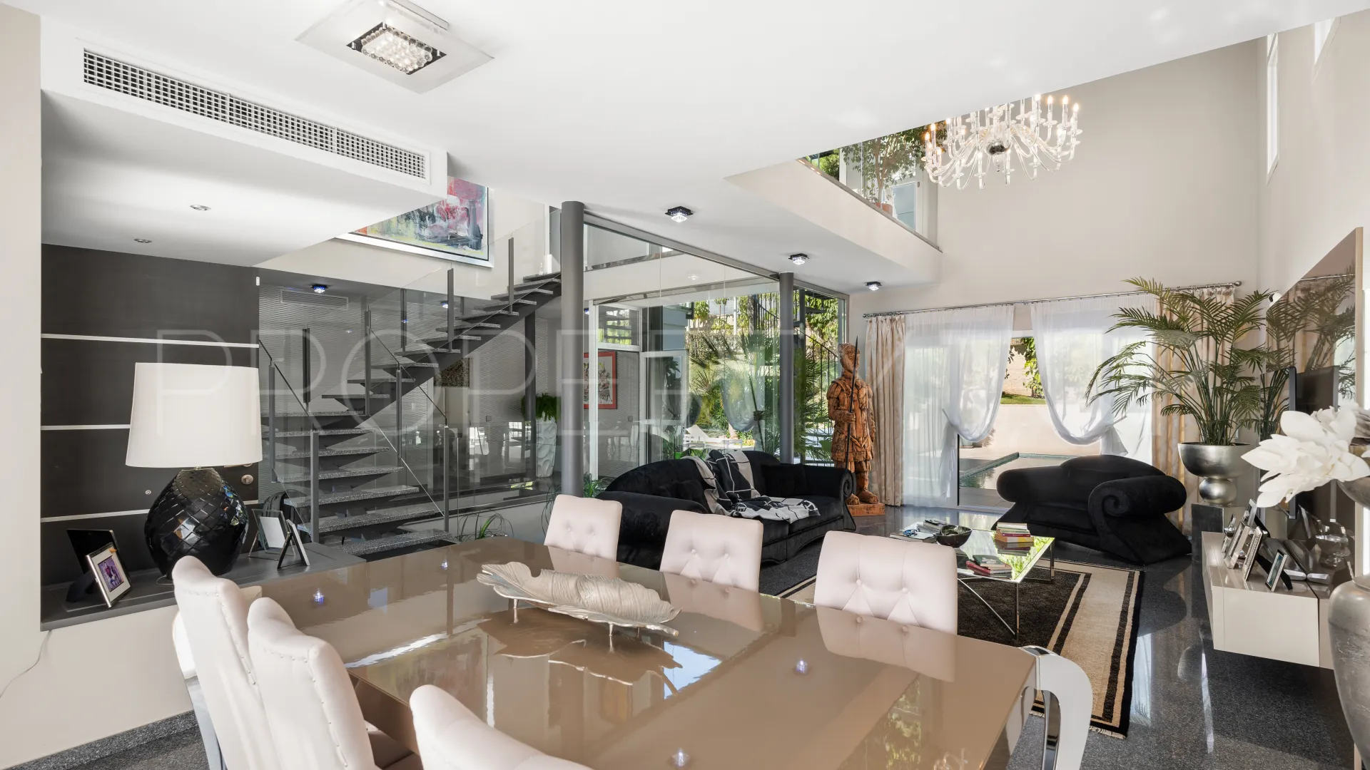 5 bedrooms villa in La Cala Golf Resort for sale
