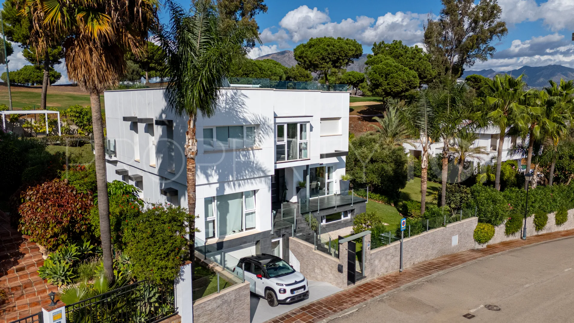 5 bedrooms villa in La Cala Golf Resort for sale