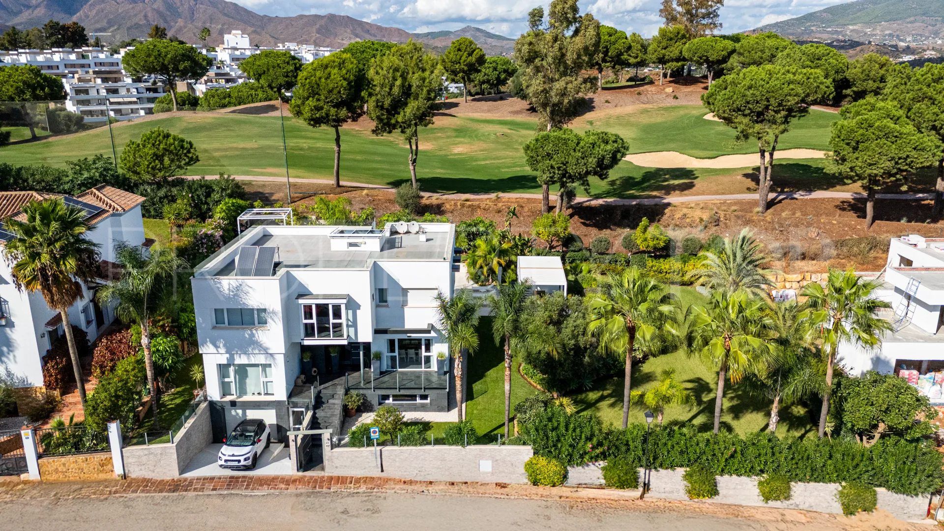 5 bedrooms villa in La Cala Golf Resort for sale