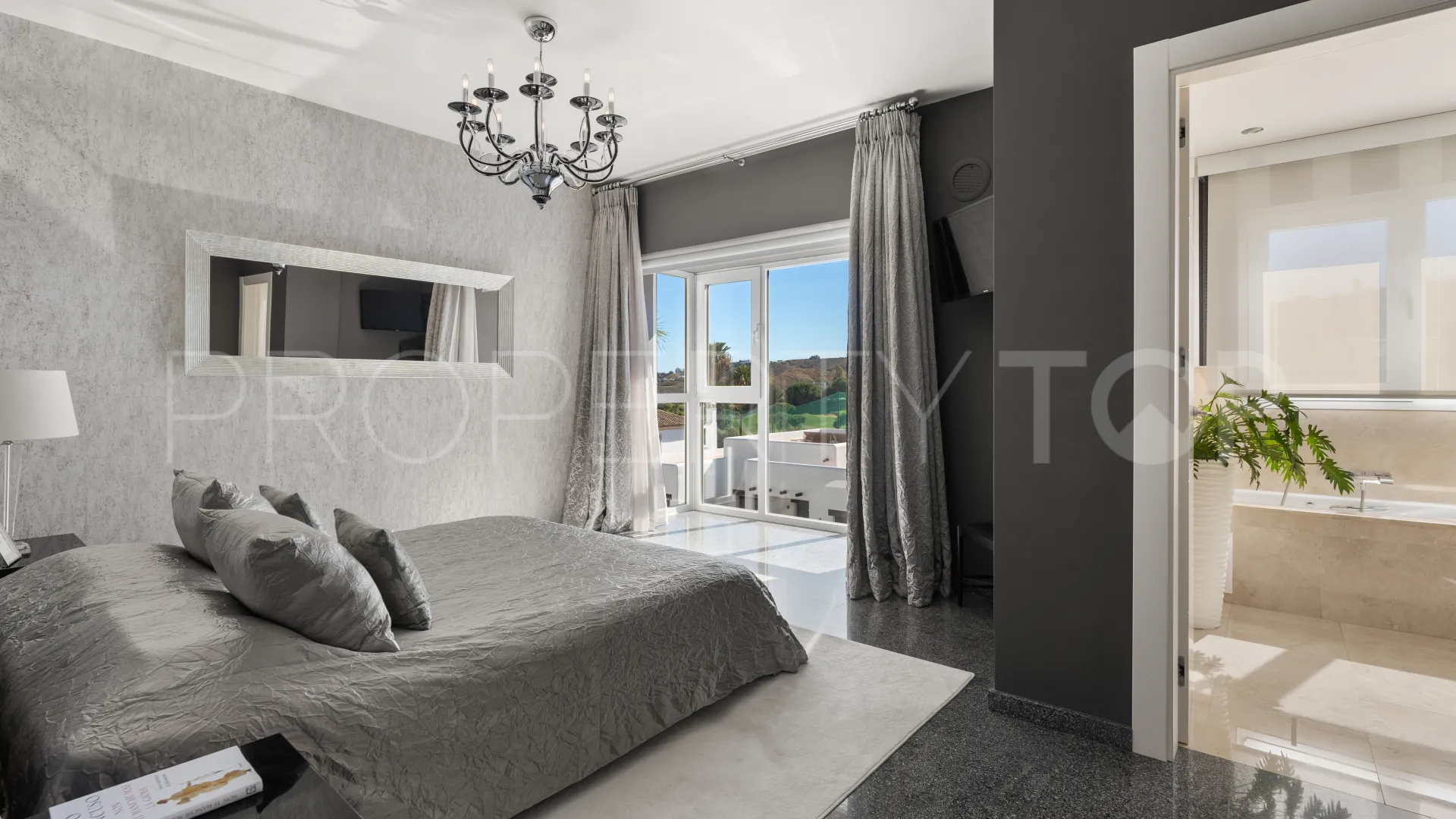 5 bedrooms villa in La Cala Golf Resort for sale