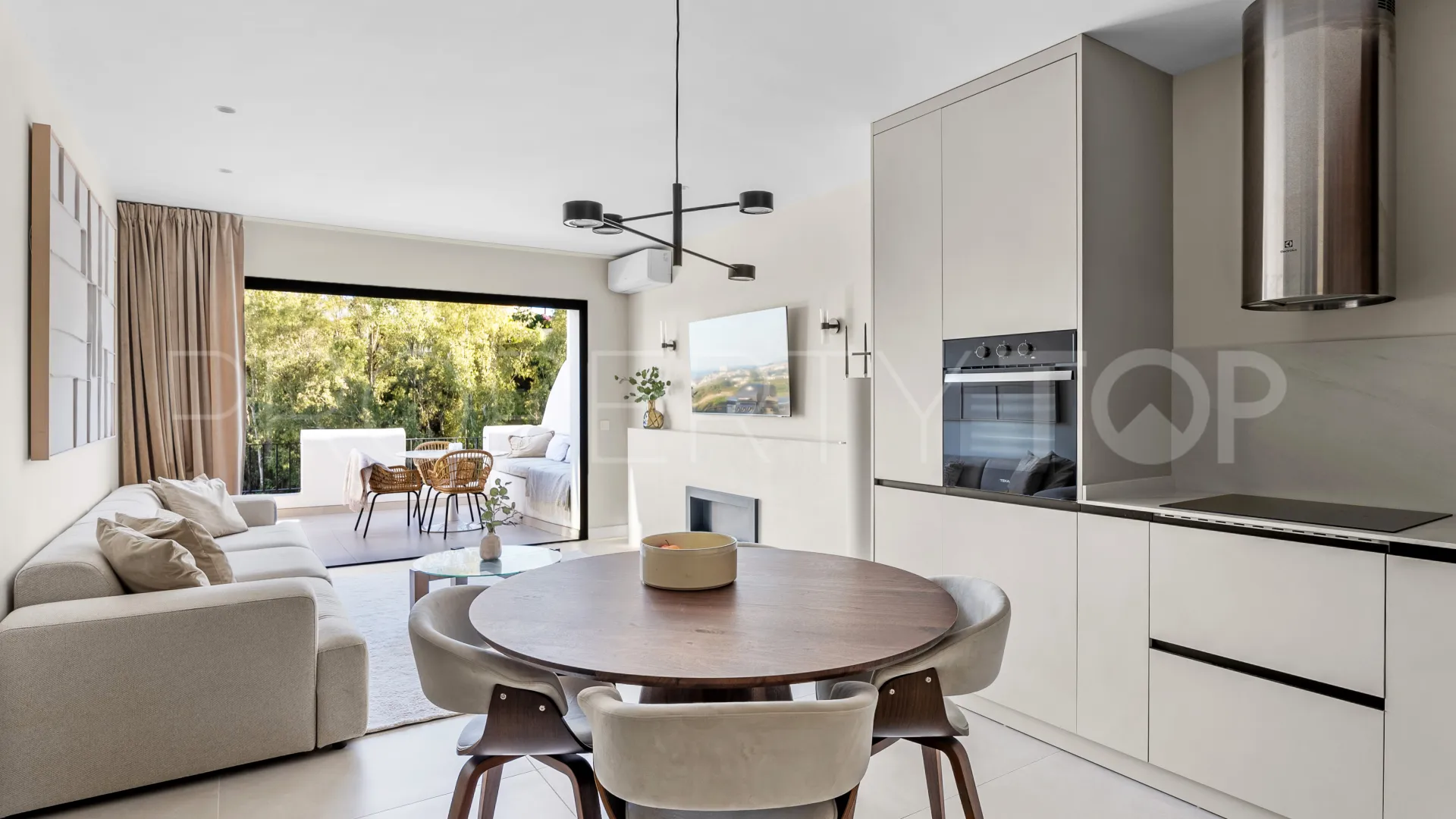 3 bedrooms apartment in Benahavis for sale