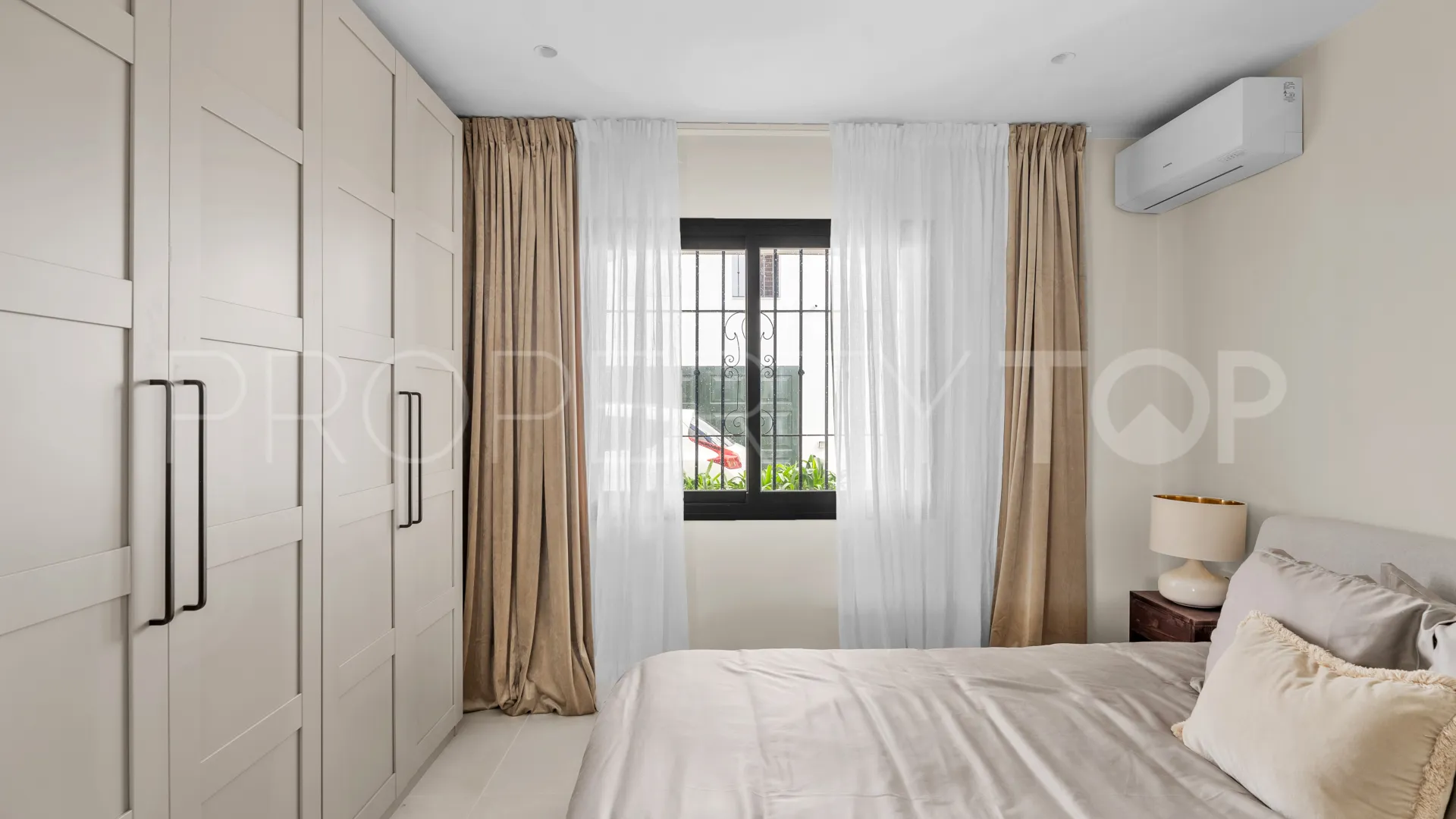 3 bedrooms apartment in Benahavis for sale