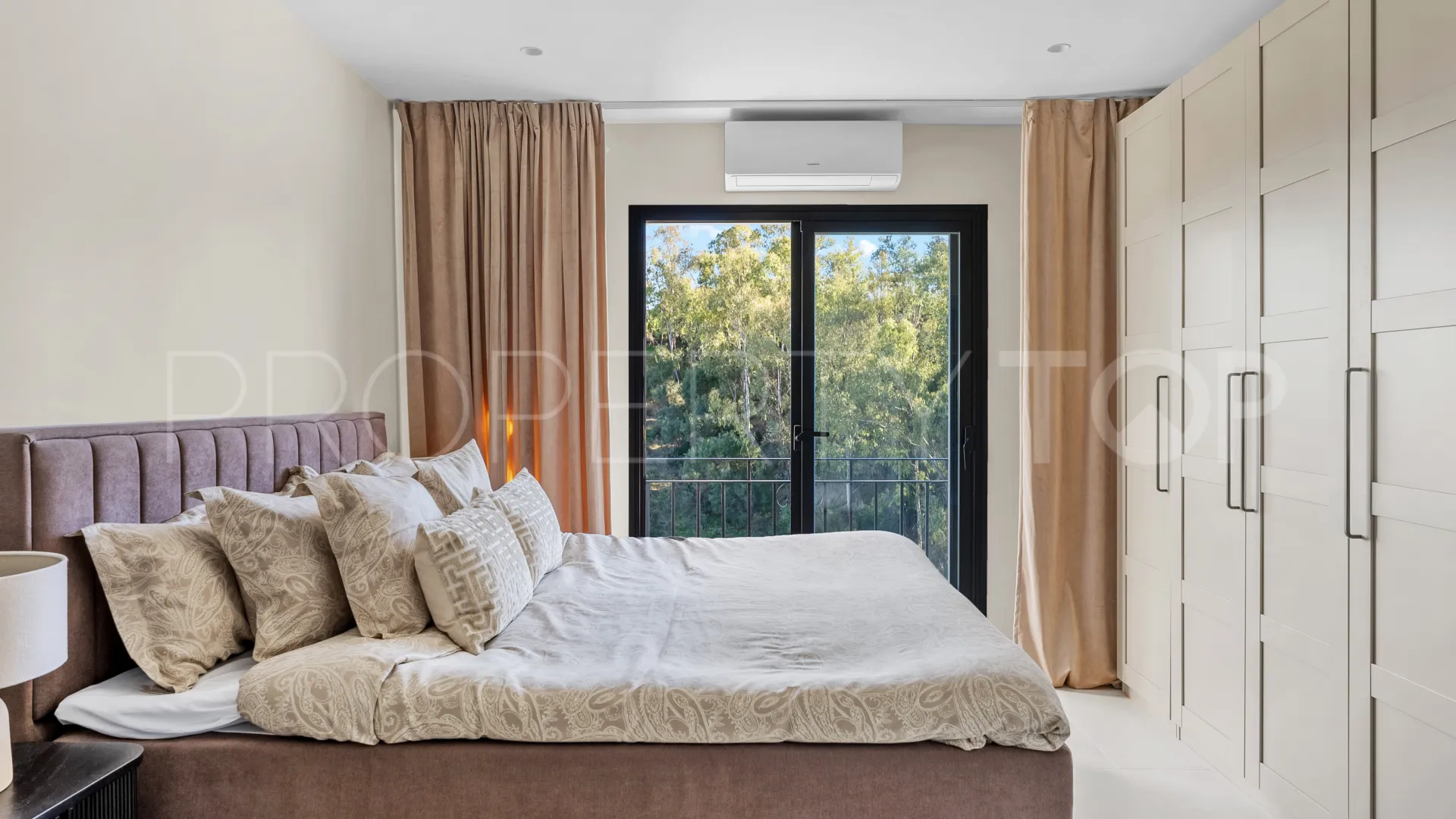 3 bedrooms apartment in Benahavis for sale