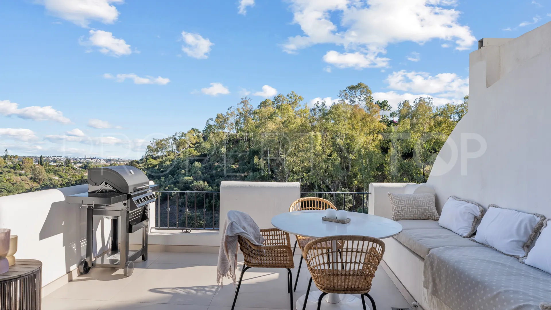 3 bedrooms apartment in Benahavis for sale