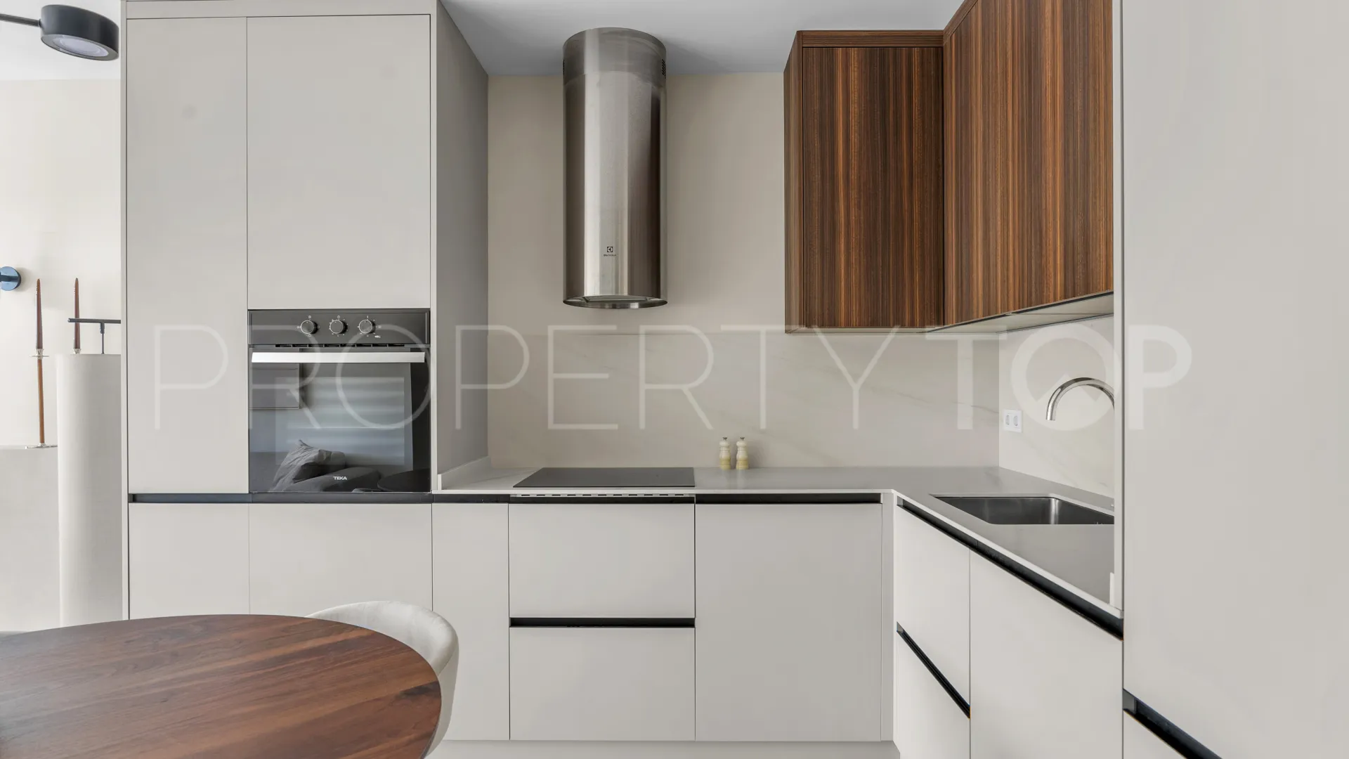 3 bedrooms apartment in Benahavis for sale