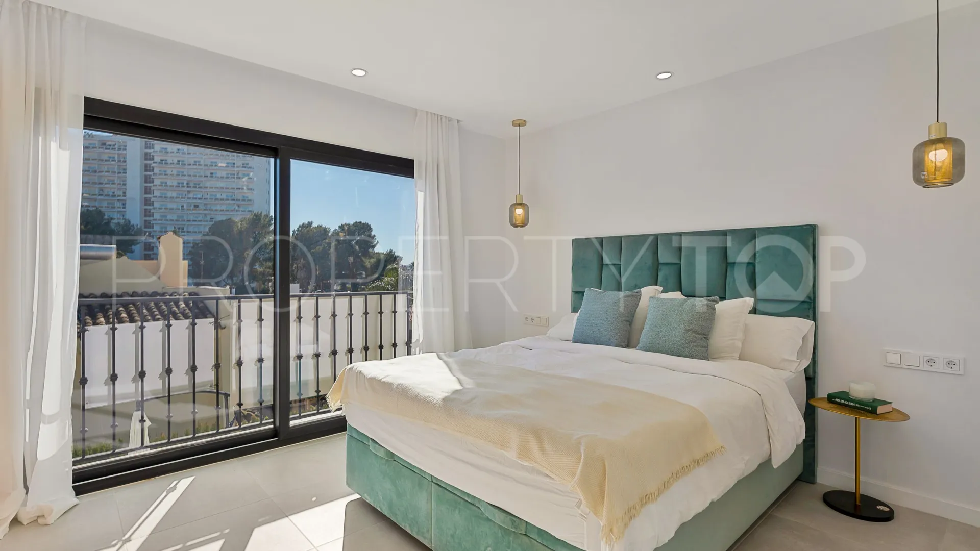 Nueva Andalucia villa for sale