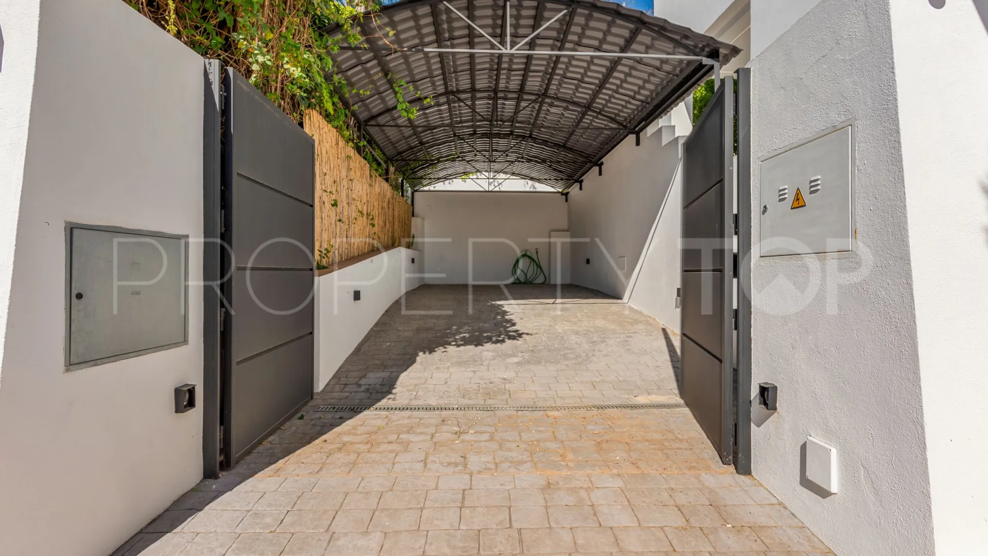 Nueva Andalucia villa for sale