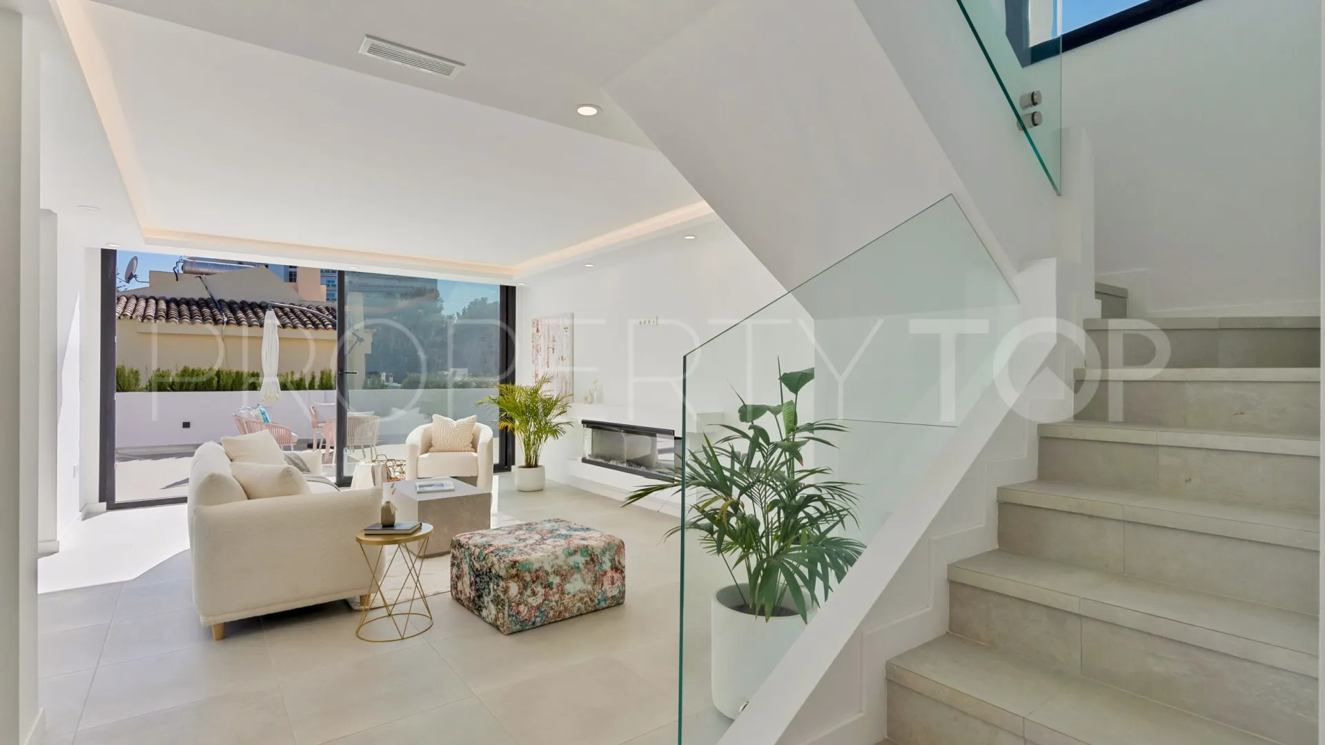 Nueva Andalucia villa for sale