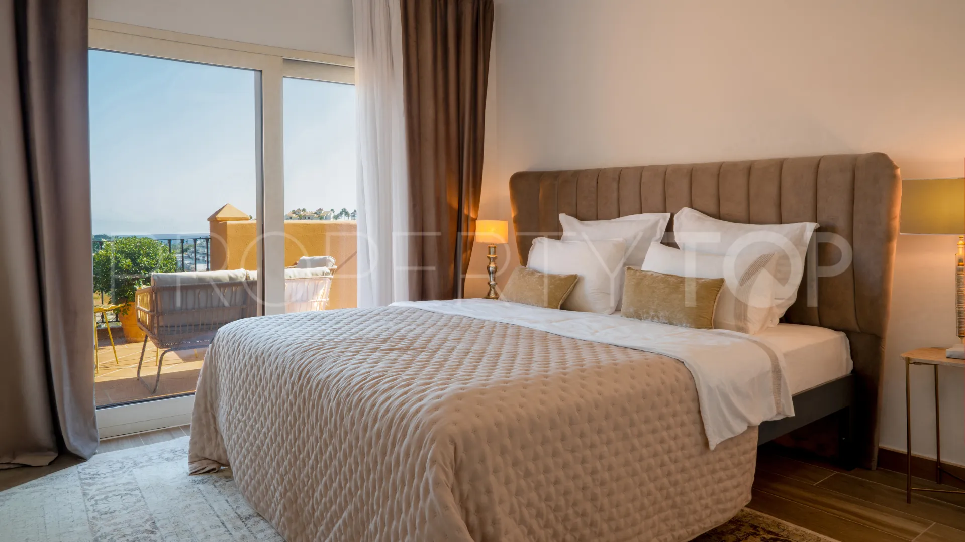 4 bedrooms Atalaya Hills town house for sale