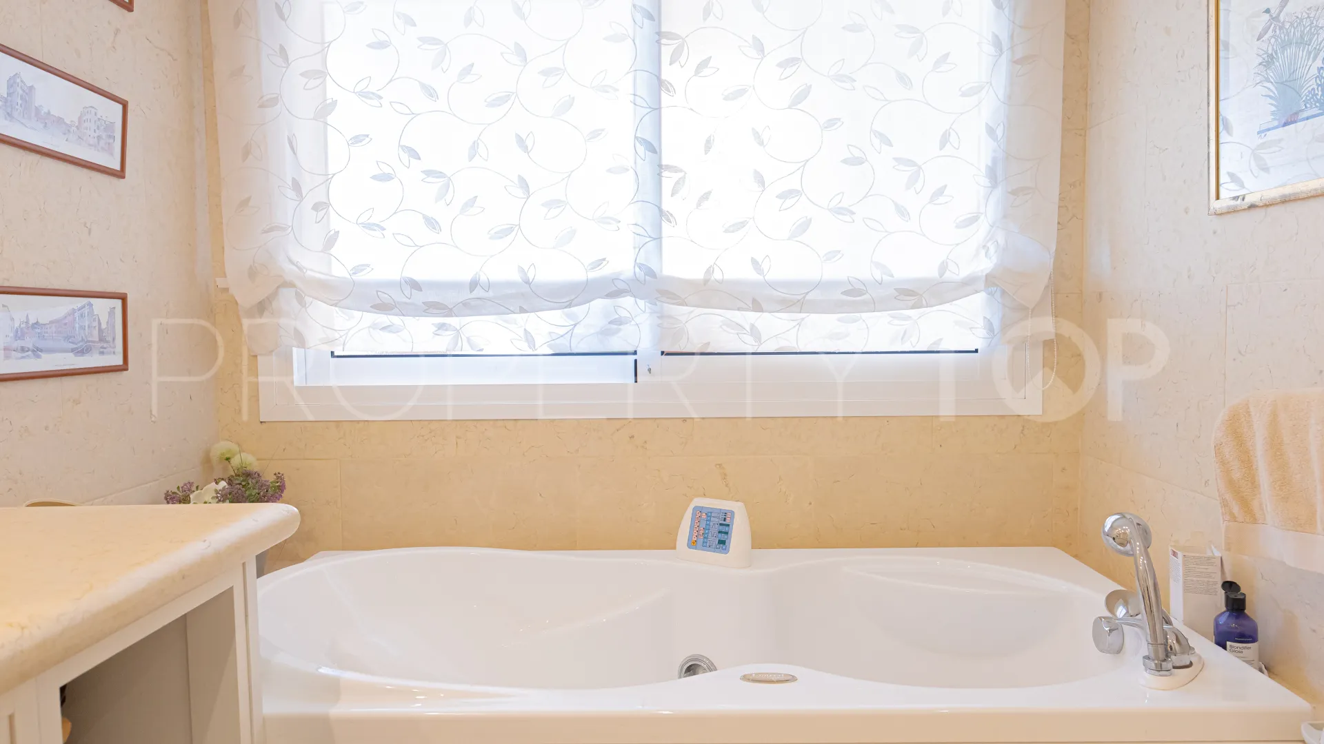Apartamento con 3 dormitorios en venta en Nueva Andalucia