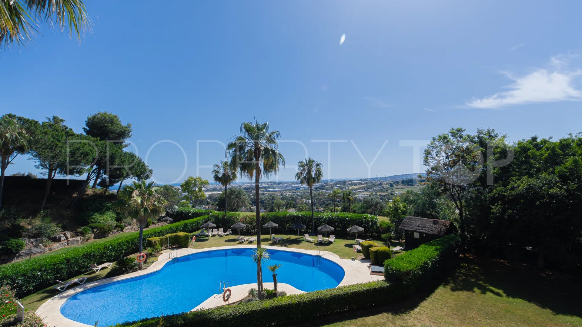 Apartamento con 3 dormitorios en venta en Nueva Andalucia