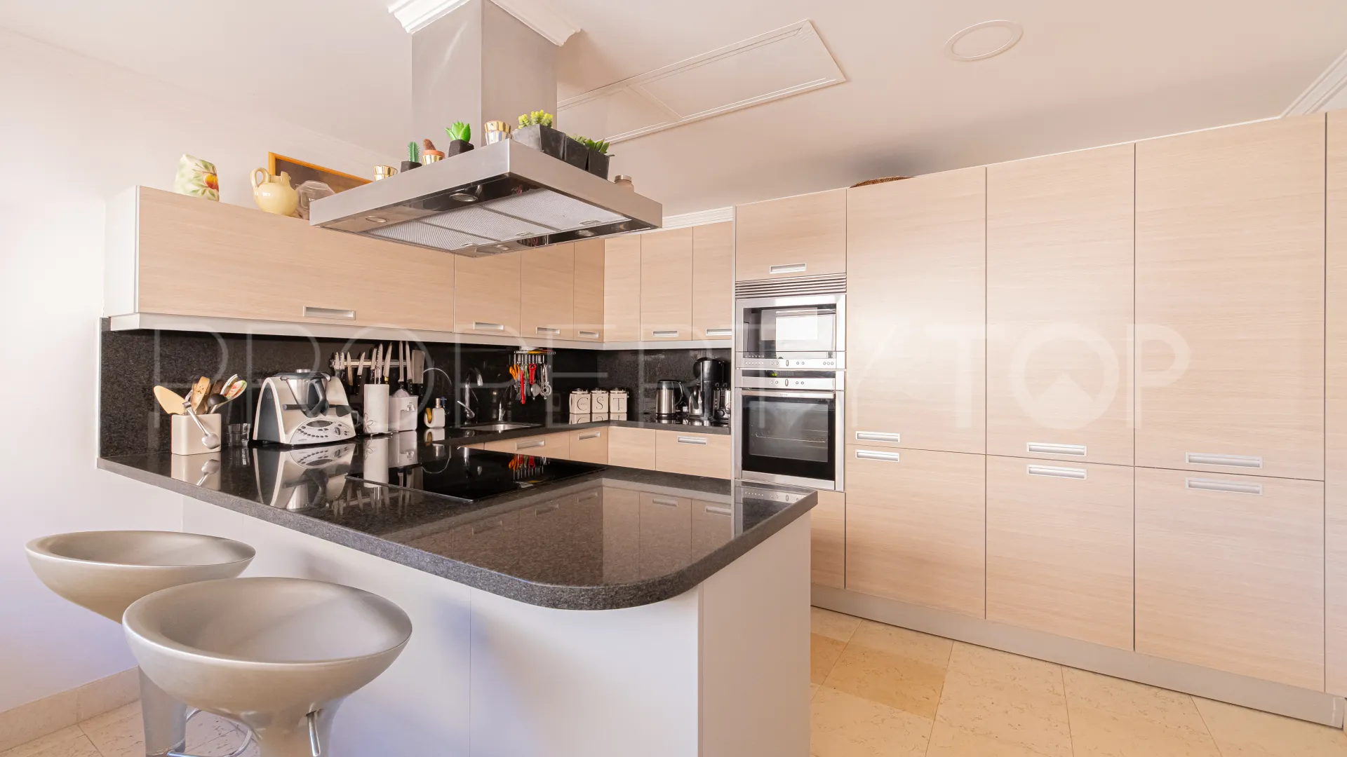 Apartamento con 3 dormitorios en venta en Nueva Andalucia