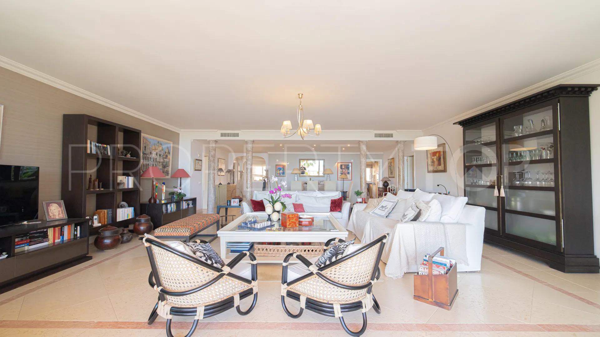 Apartamento con 3 dormitorios en venta en Nueva Andalucia