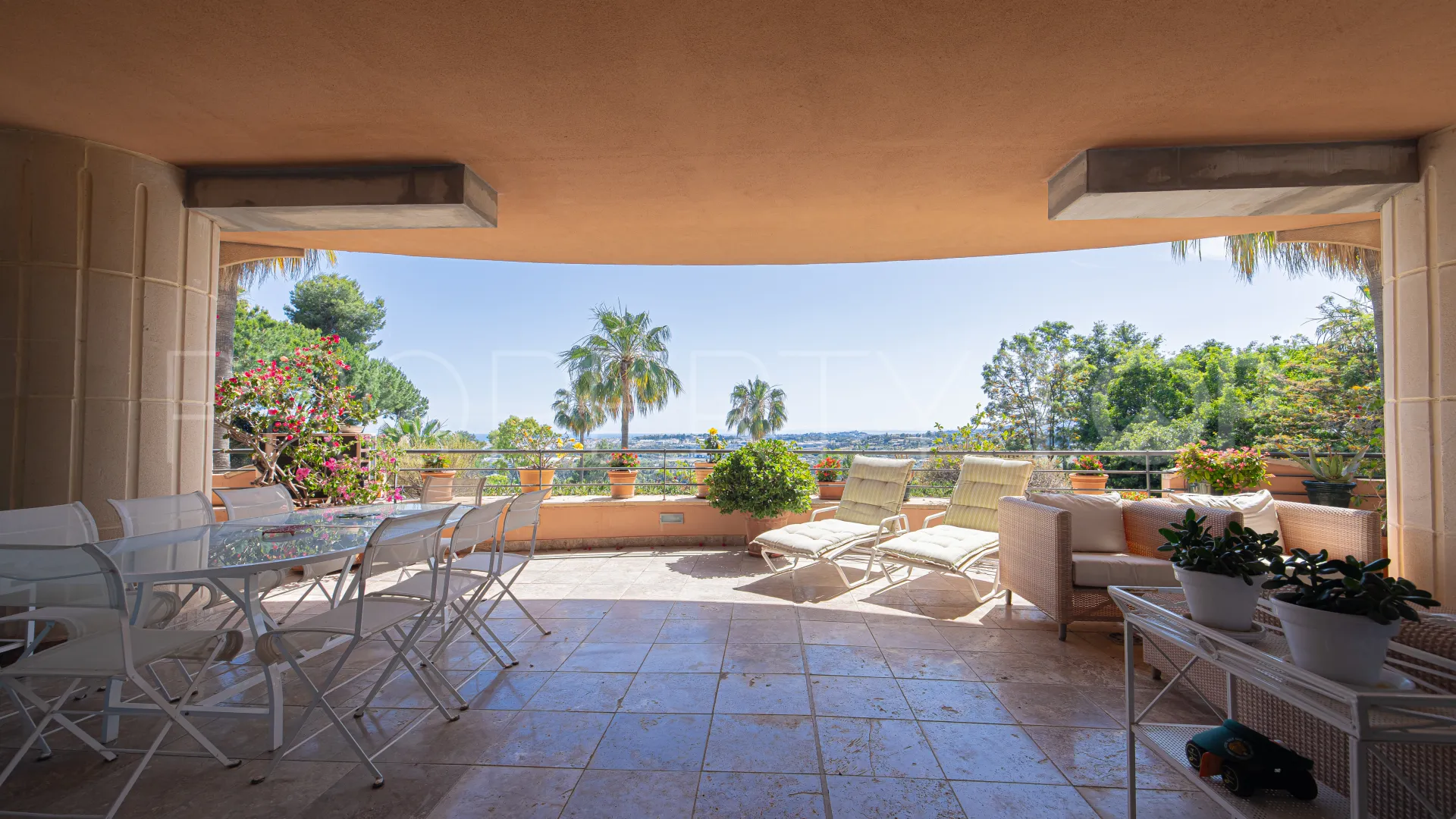 Apartamento con 3 dormitorios en venta en Nueva Andalucia