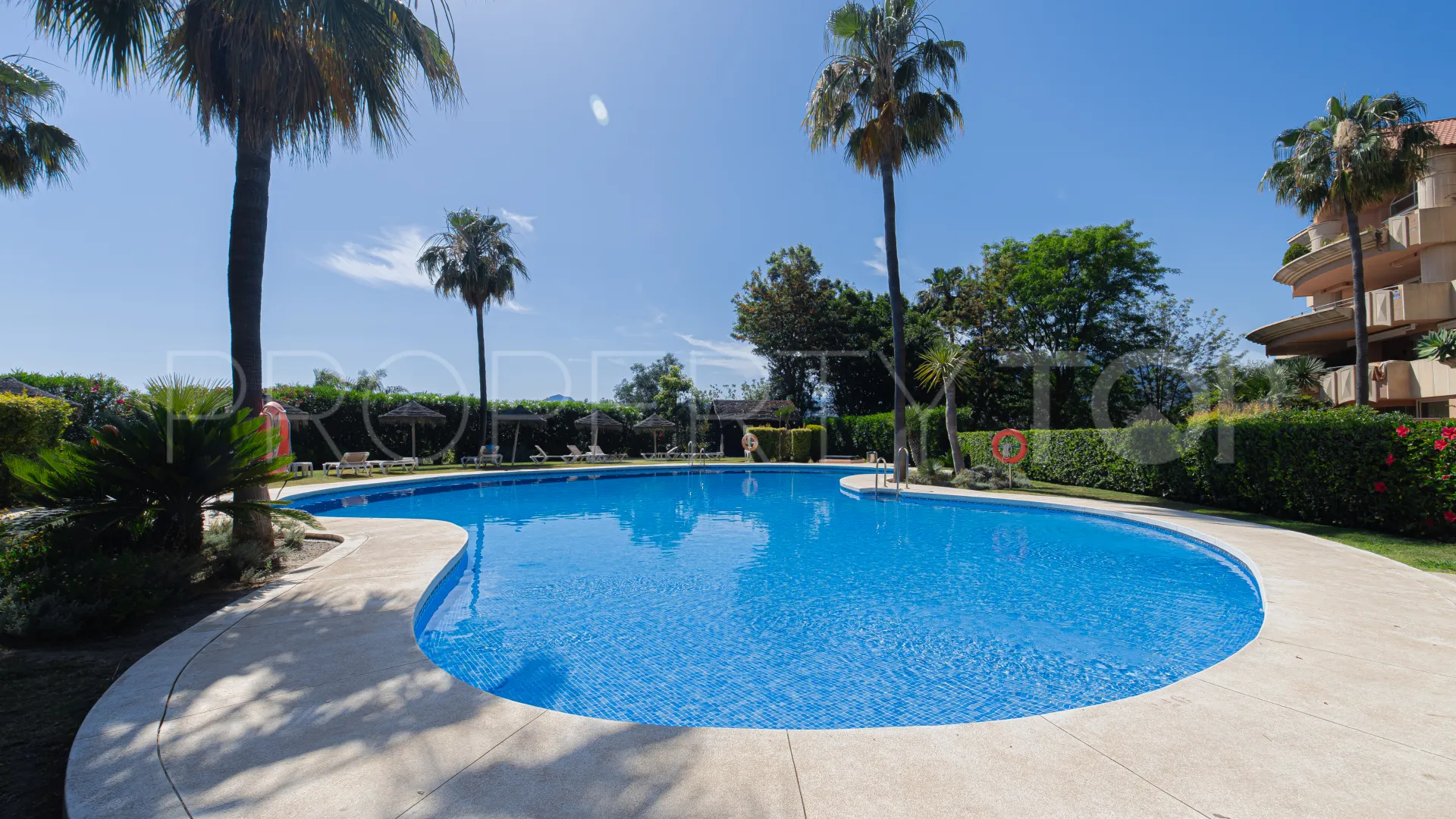 Apartamento con 3 dormitorios en venta en Nueva Andalucia