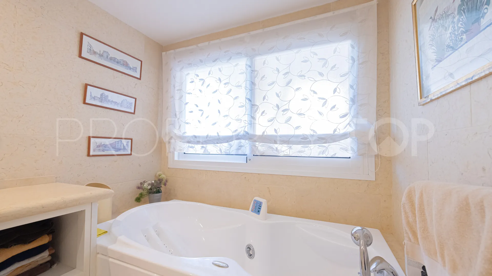 Apartamento con 3 dormitorios en venta en Nueva Andalucia