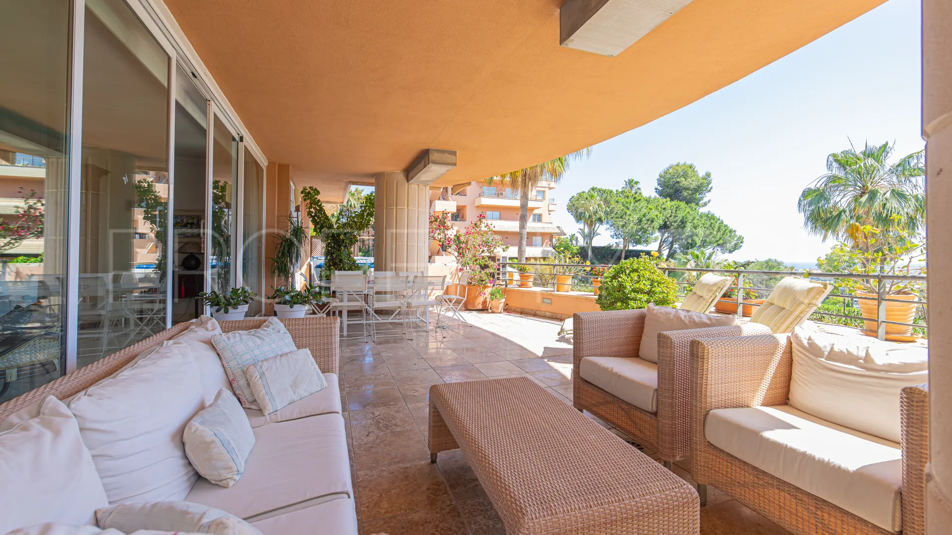 Apartamento con 3 dormitorios en venta en Nueva Andalucia