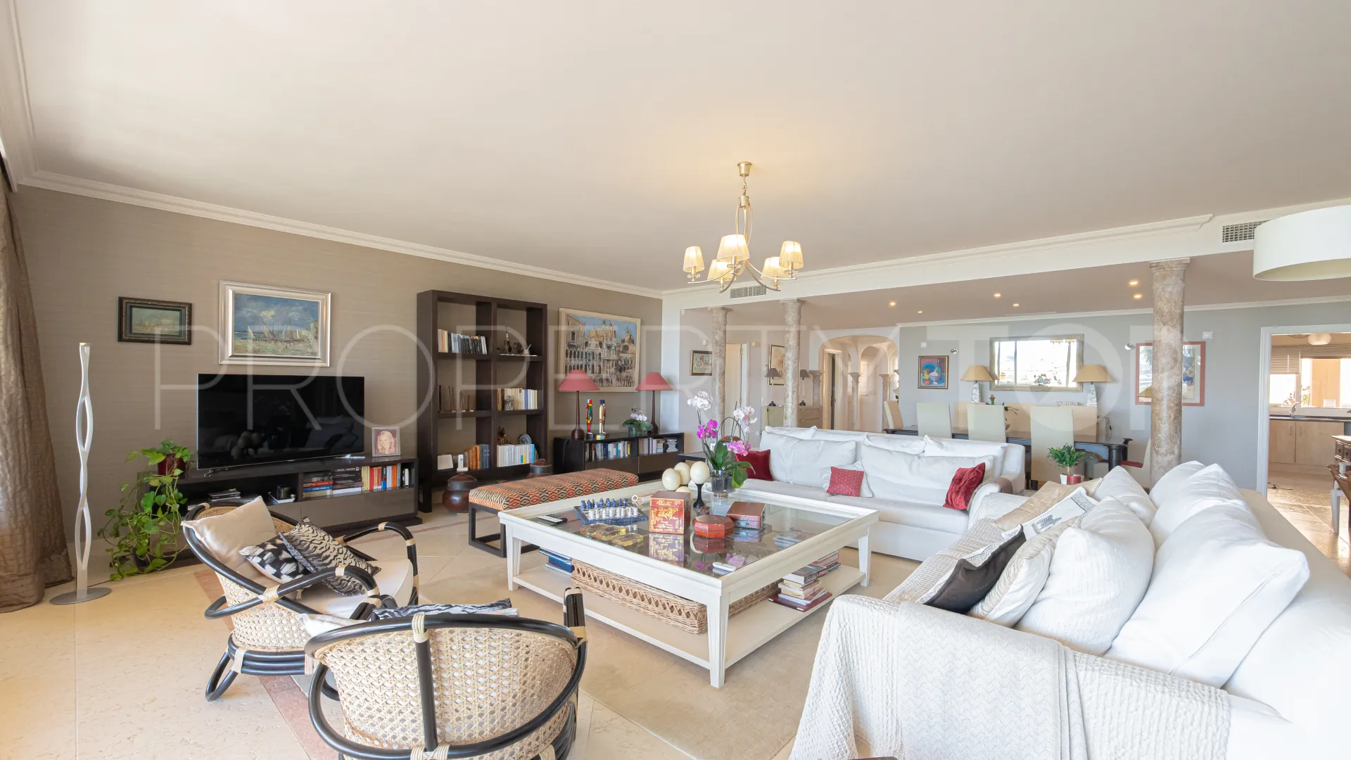 Apartamento con 3 dormitorios en venta en Nueva Andalucia
