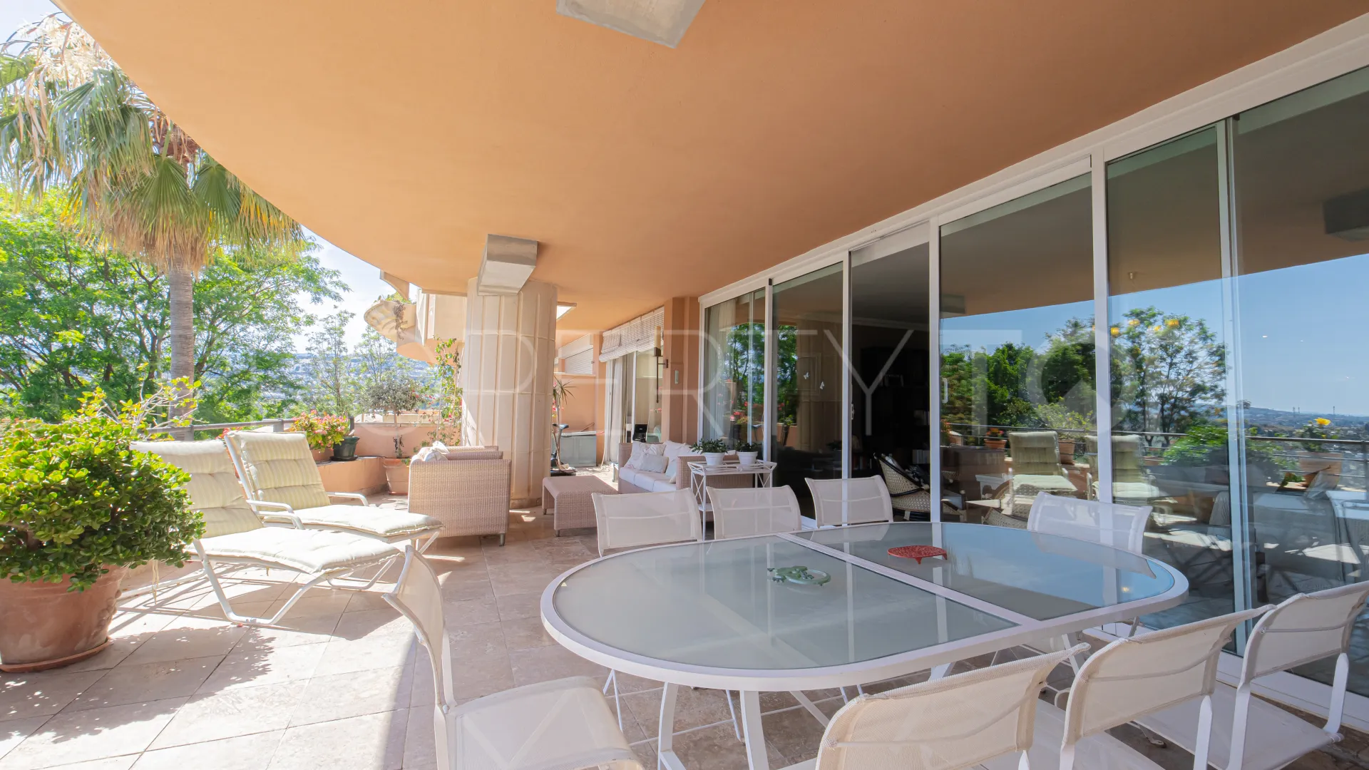 Apartamento con 3 dormitorios en venta en Nueva Andalucia