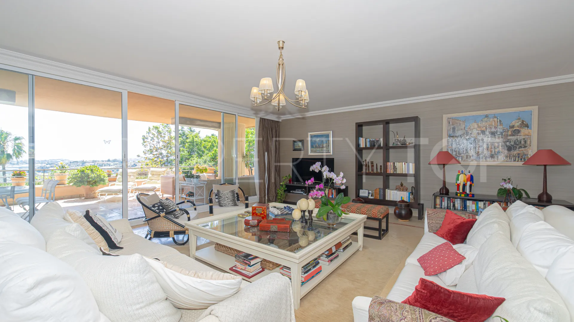 Apartamento con 3 dormitorios en venta en Nueva Andalucia