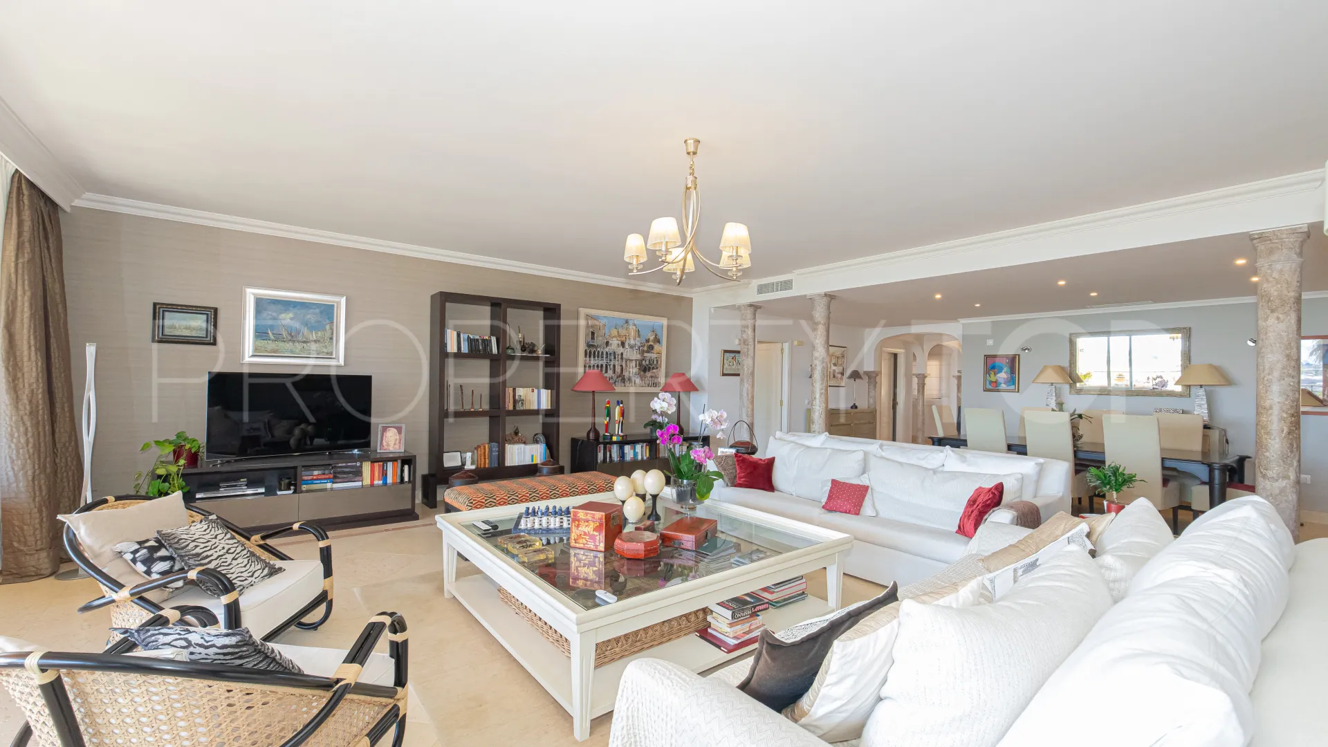 Apartamento con 3 dormitorios en venta en Nueva Andalucia
