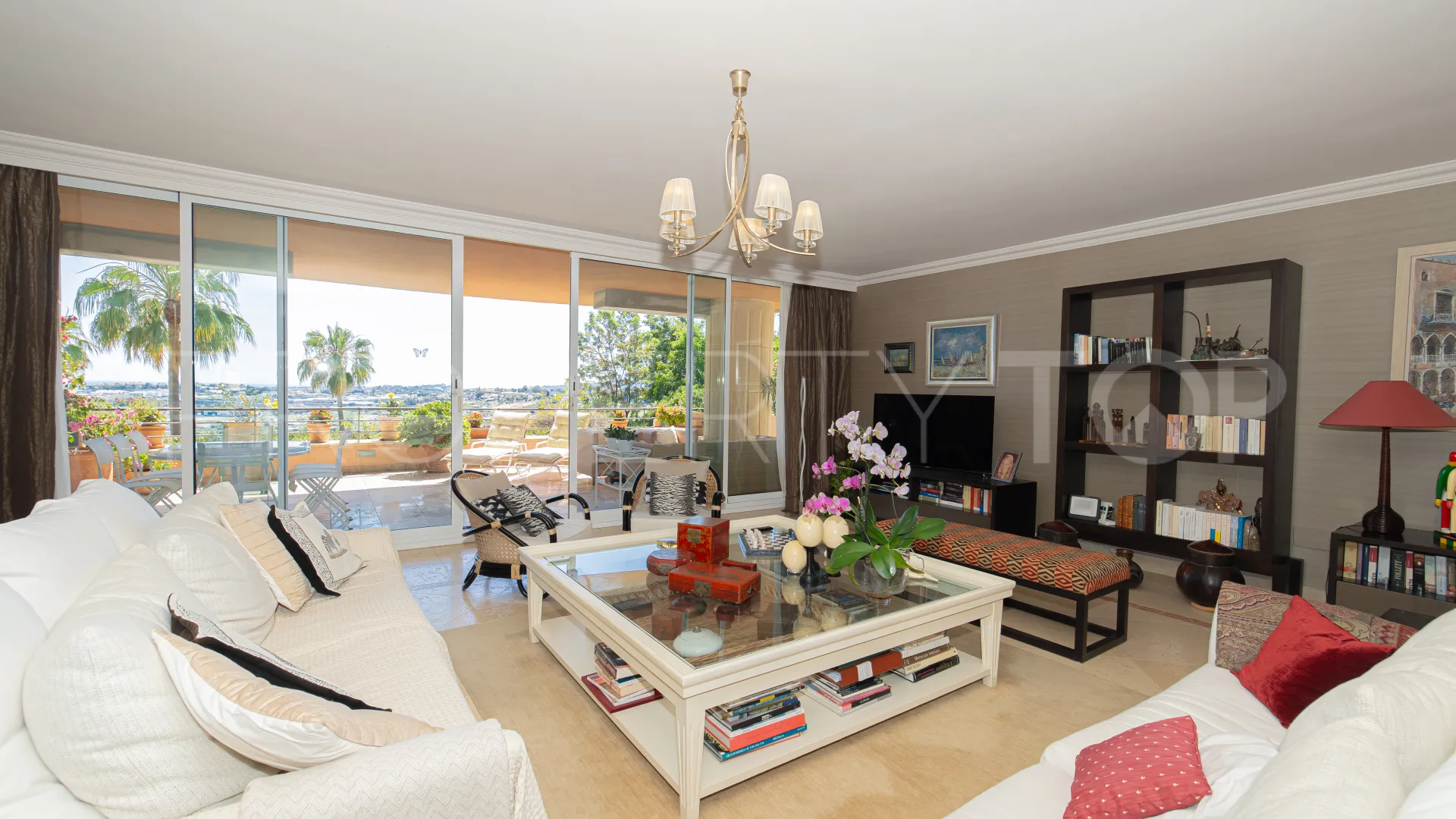 Apartamento con 3 dormitorios en venta en Nueva Andalucia