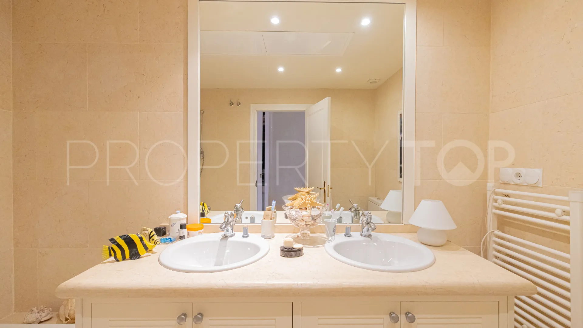 Apartamento con 3 dormitorios en venta en Nueva Andalucia