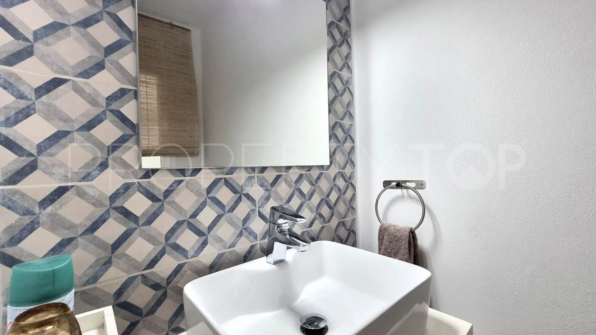 Buy villa in Calahonda