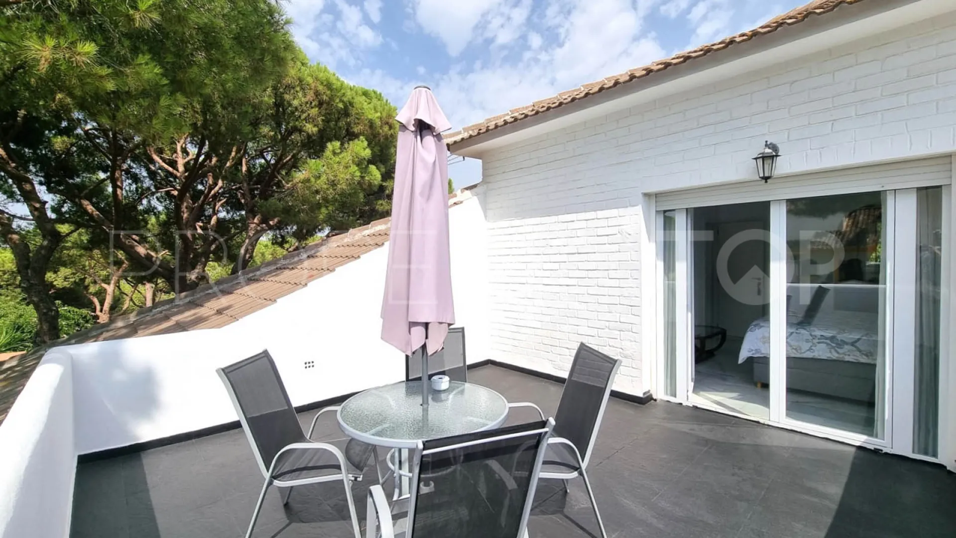 Buy villa in Calahonda