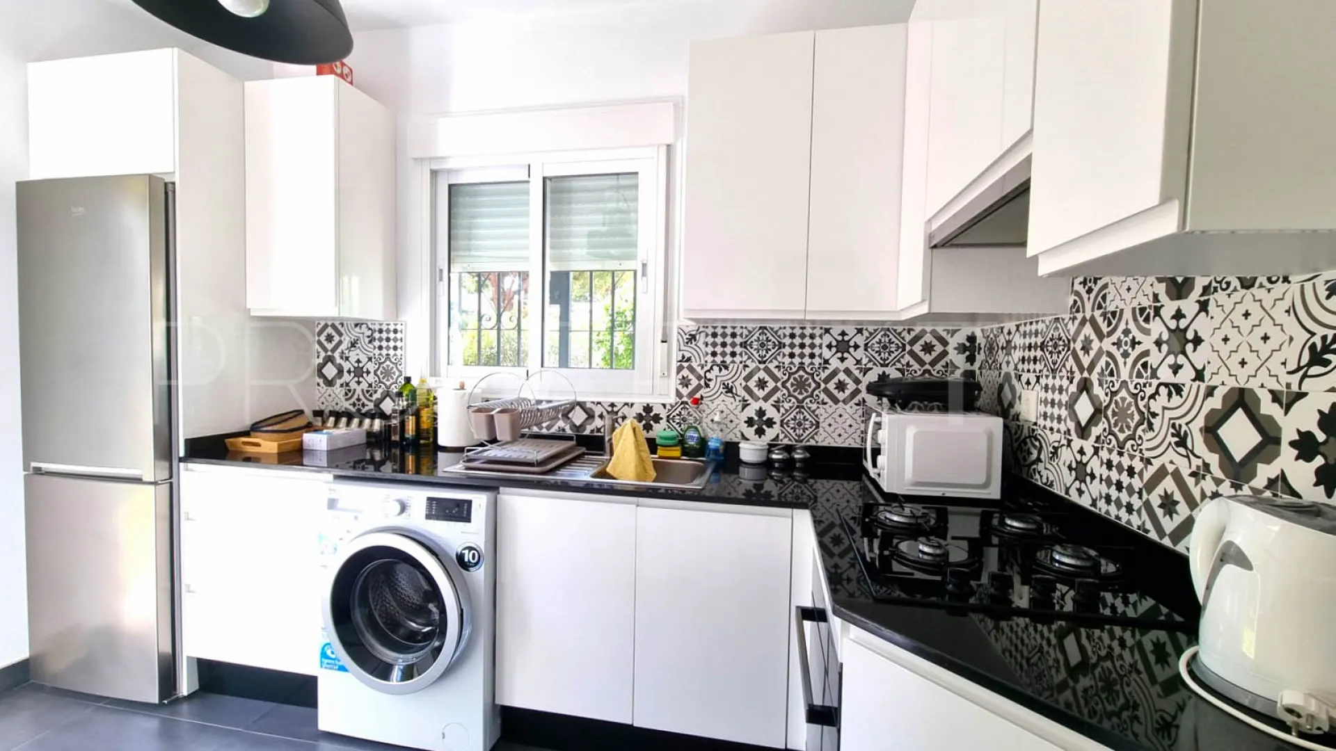 Buy villa in Calahonda