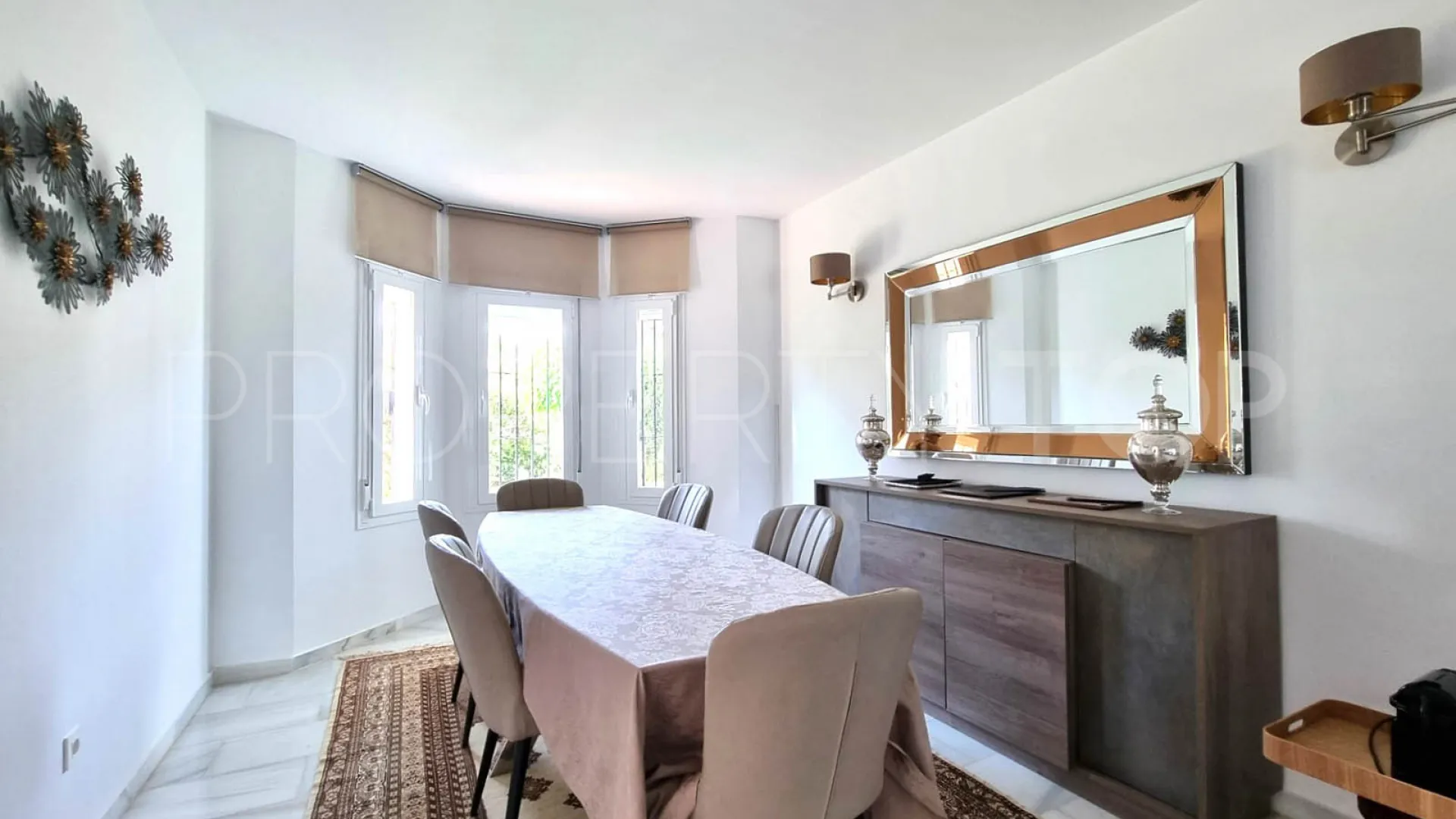 Buy villa in Calahonda